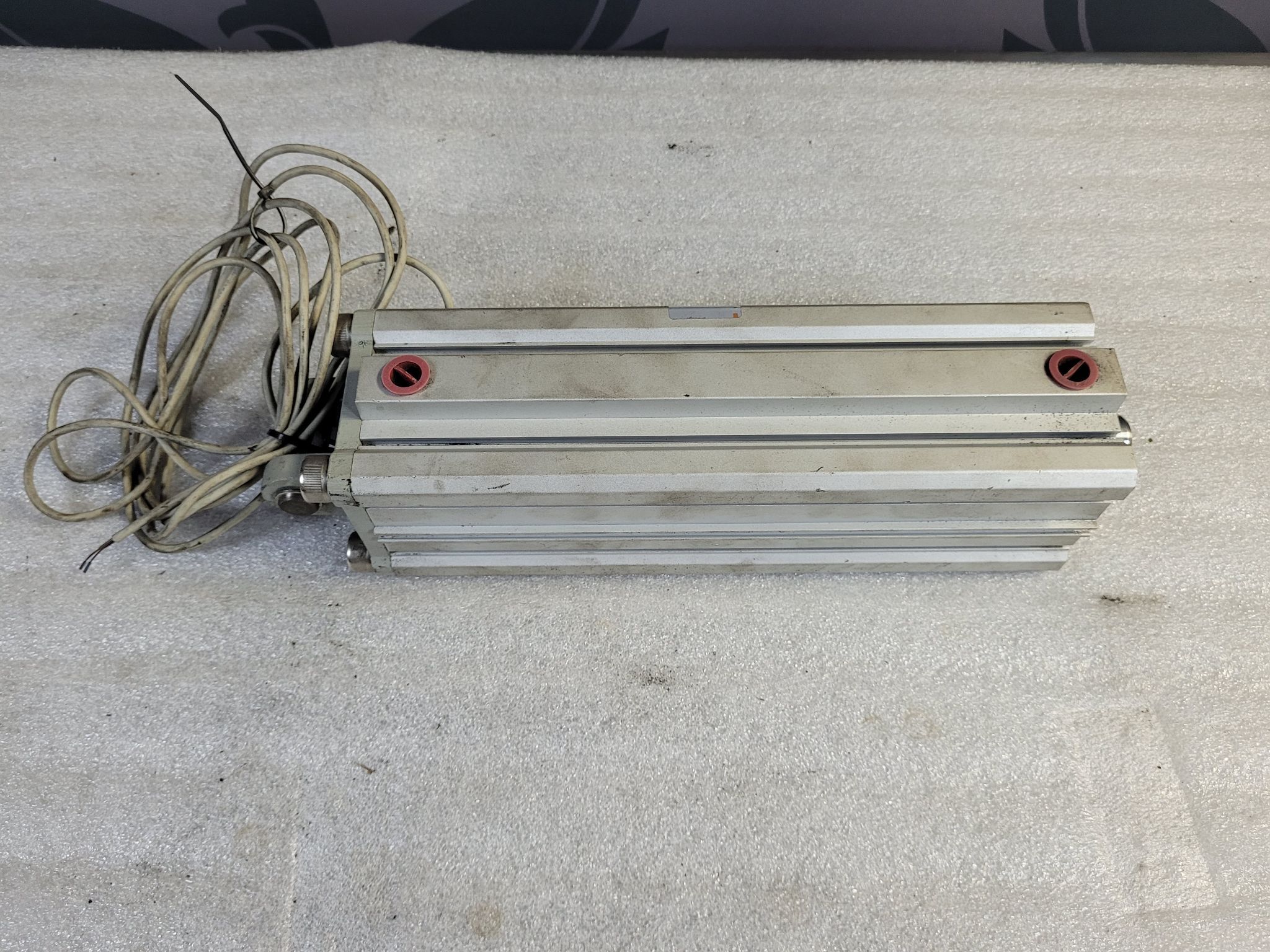 SMC CDQ2D63-200DC-A73L Pneumatic Cylinder USED 0