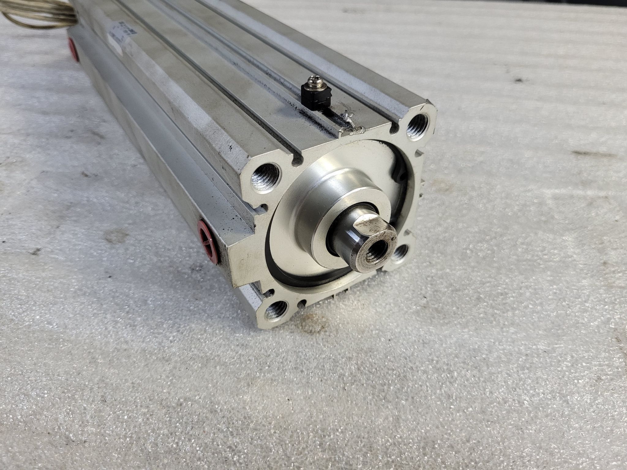 SMC CDQ2D63-200DC-A73L Pneumatic Cylinder USED 1
