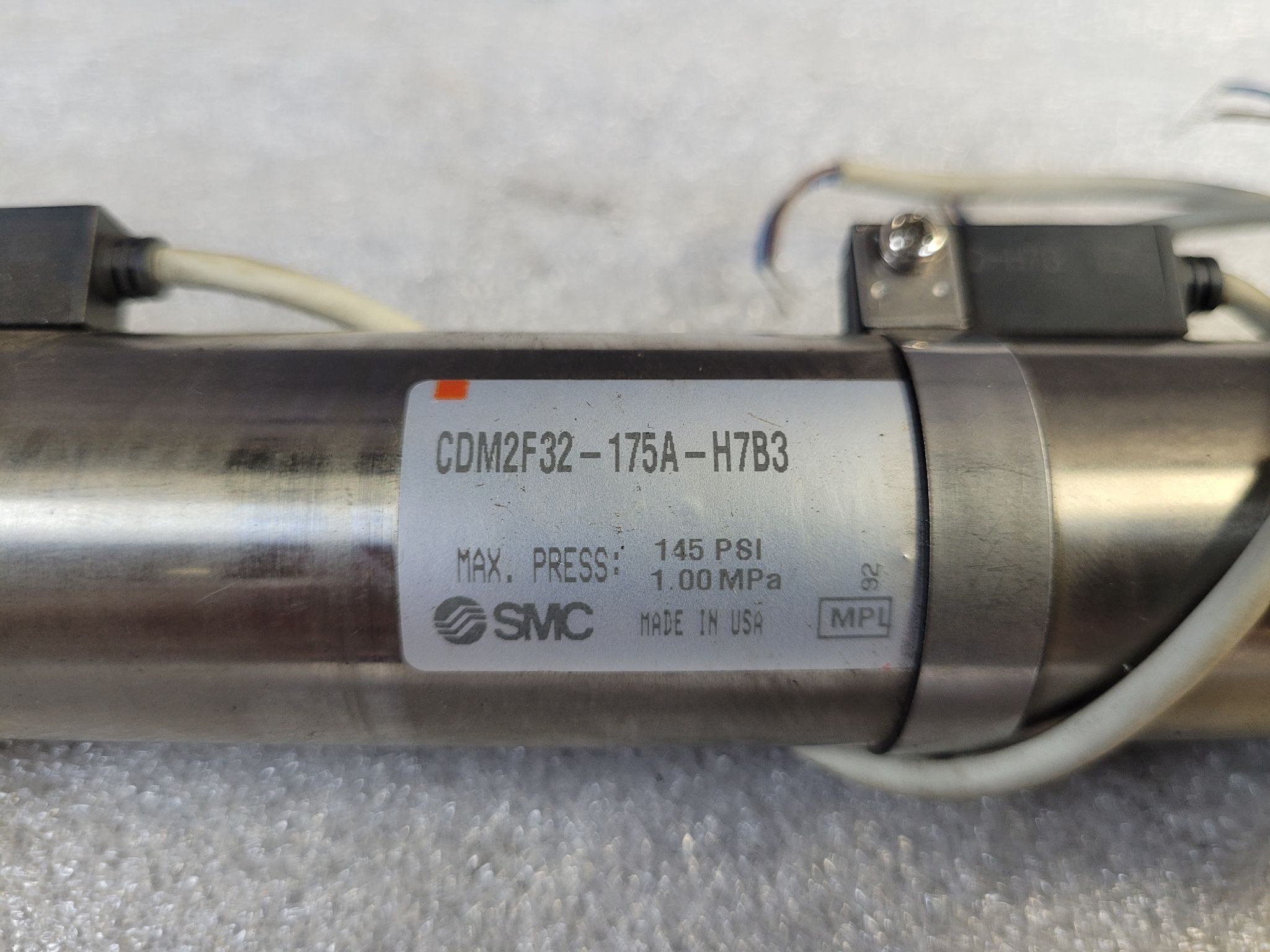 SMC CDM2F32-175A-H7B3 Pneumatic Cylinder USED 3