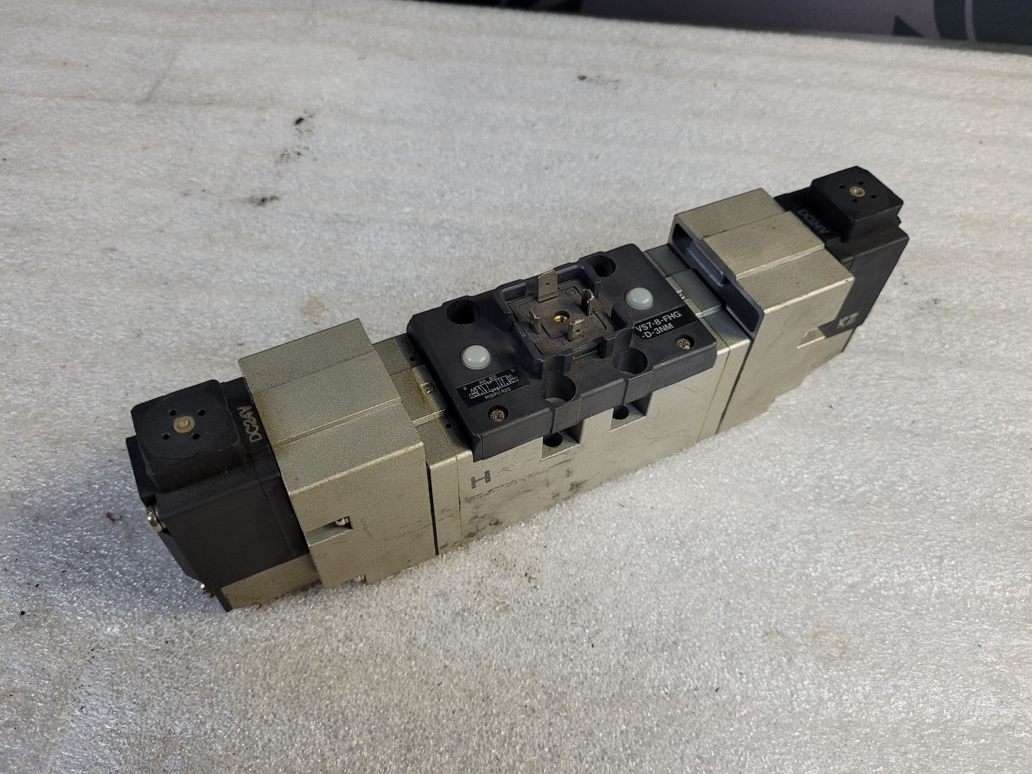 SMC VS7-8-FHG-D-3NM Solenoid Valve USED 0