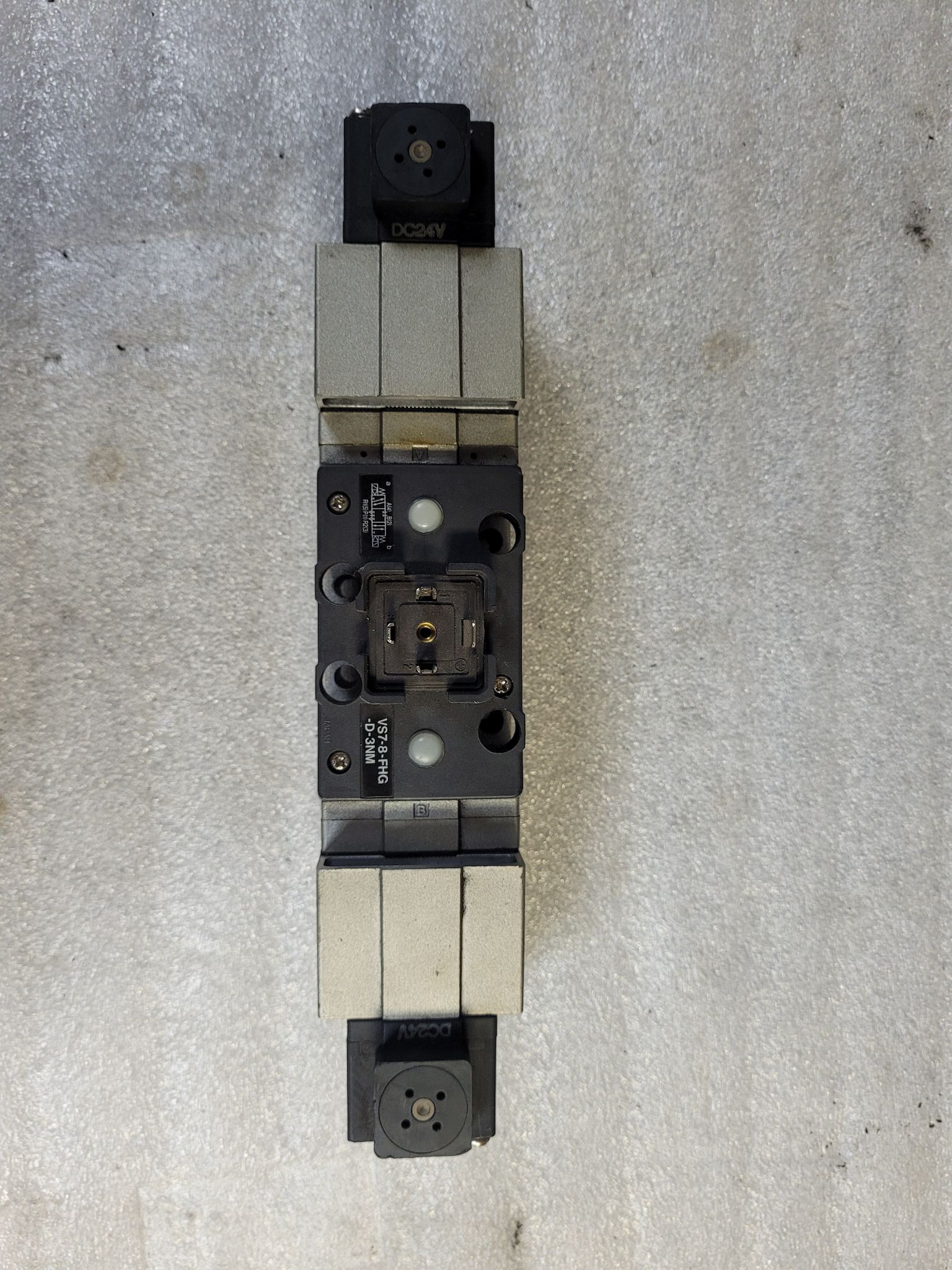 SMC VS7-8-FHG-D-3NM Solenoid Valve USED 1