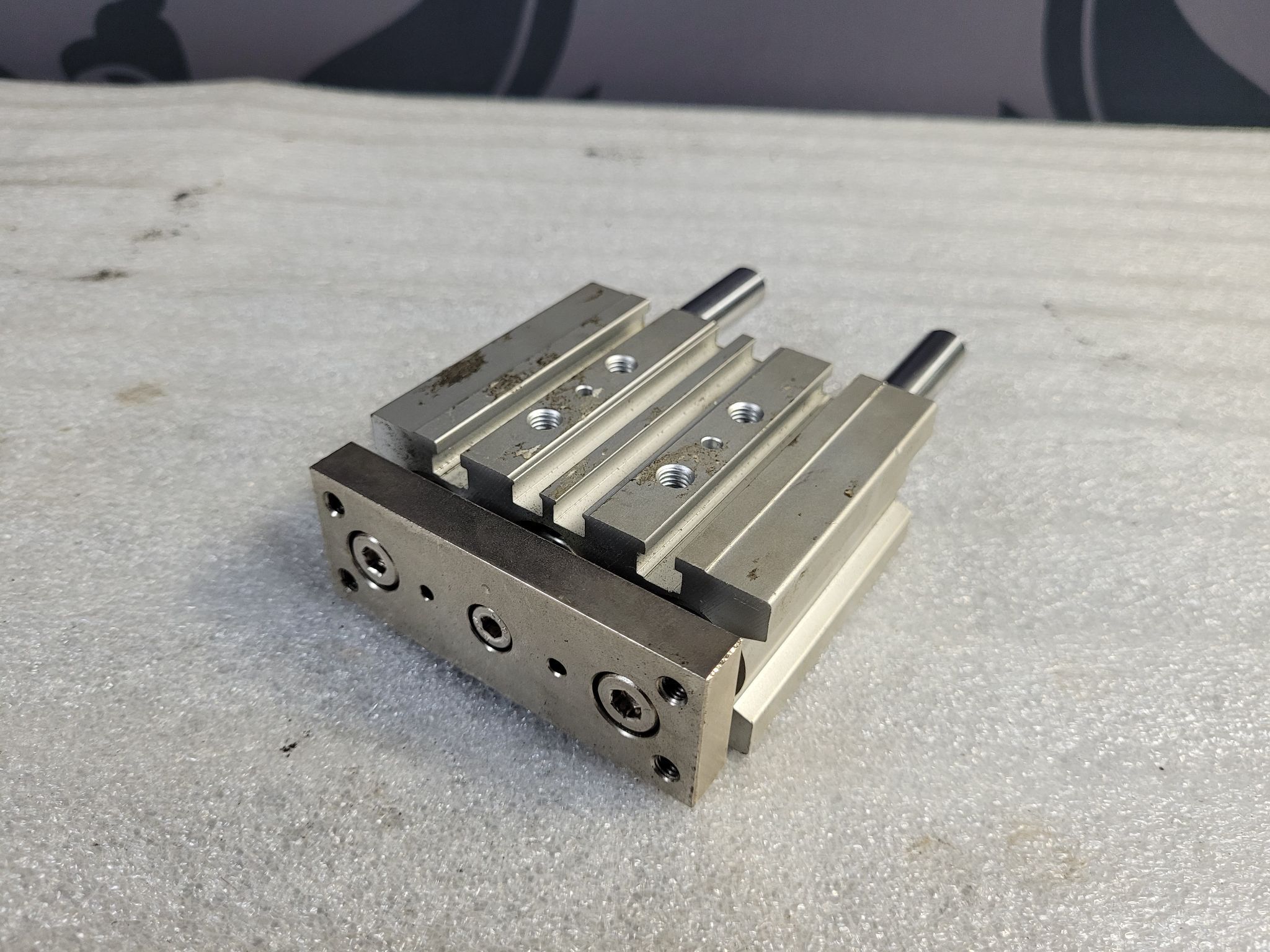 SMC MQP20-AEK03-30 LOW-FRICTION SINGLE ACTING CYLINDER USED 1