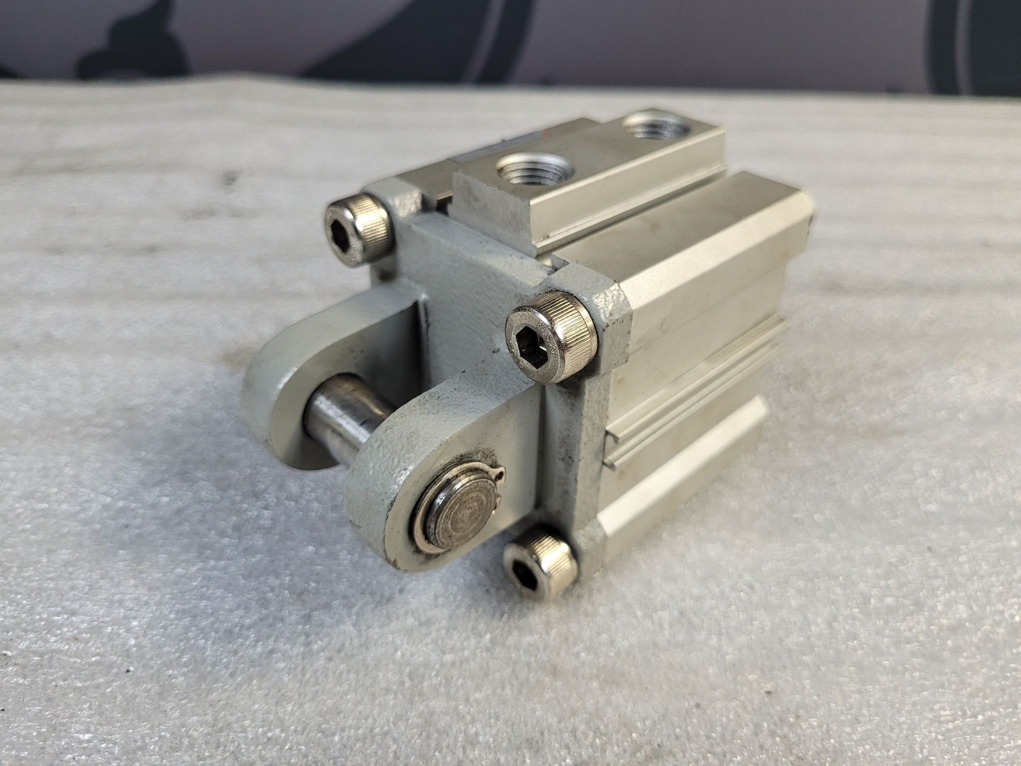 SMC CDQ2D50-15D-A73L Compact Pneumatic Cylinder USED 1