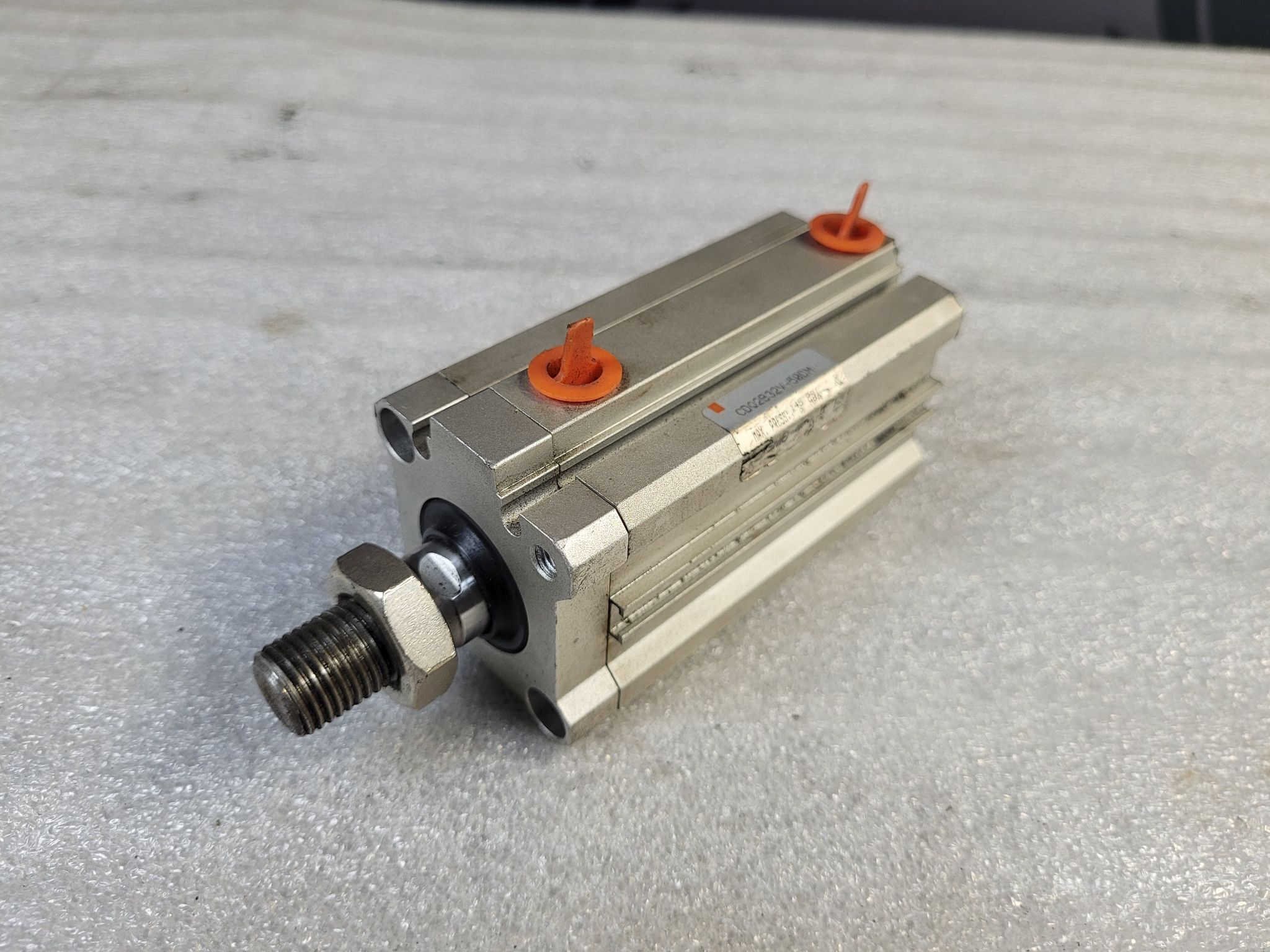 SMC CDQ2B32V-50DM Pneumatic Cylinder USED 0