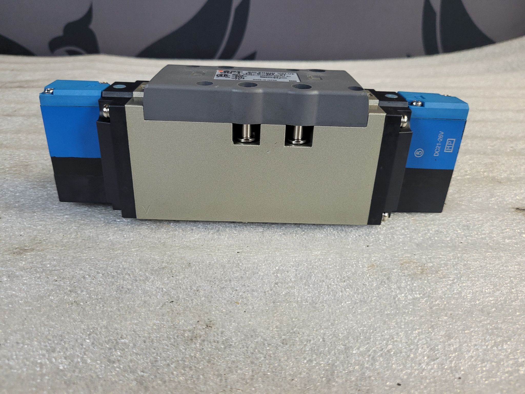 SMC VSS8-8-FG-S-3EZ-V1 Solenoid Valve USED 1