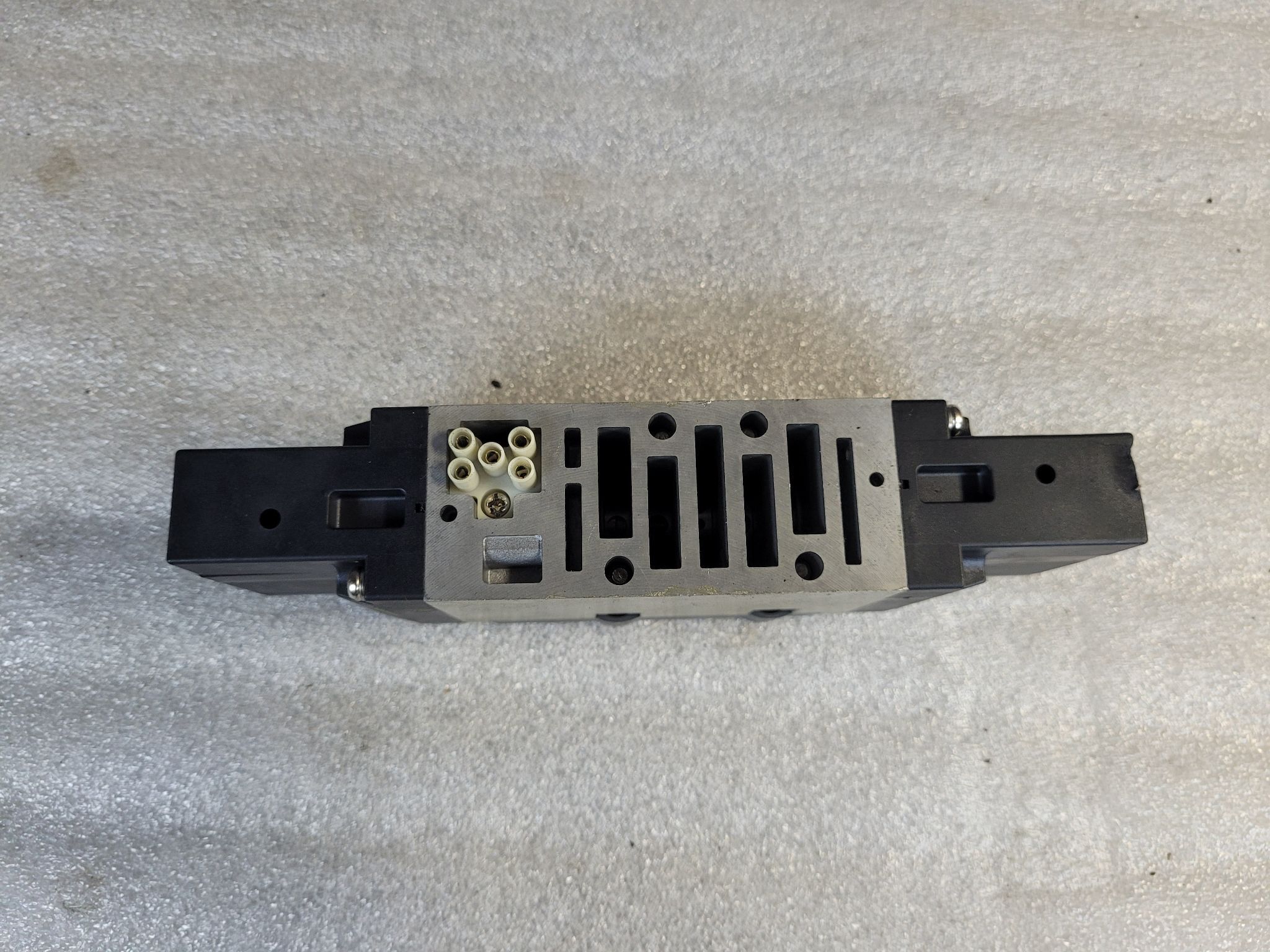 SMC VSS8-6-FG-D-3Z Solenoid Valve USED 1