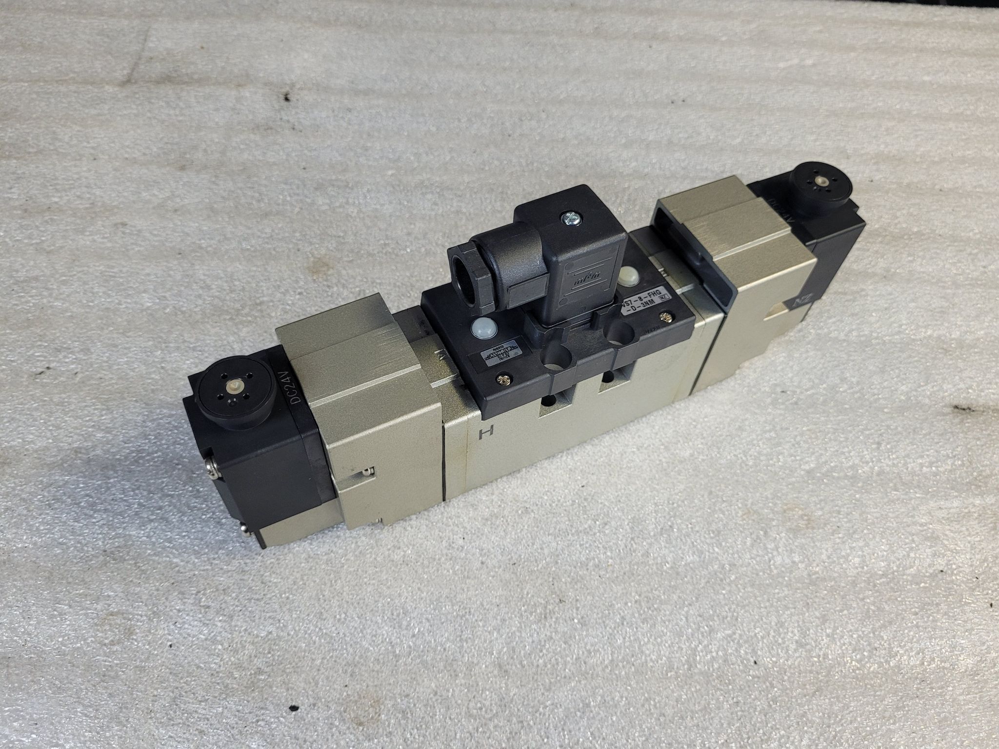 SMC VS7-8-FHG-D-3NM Solenoid Valve USED 0