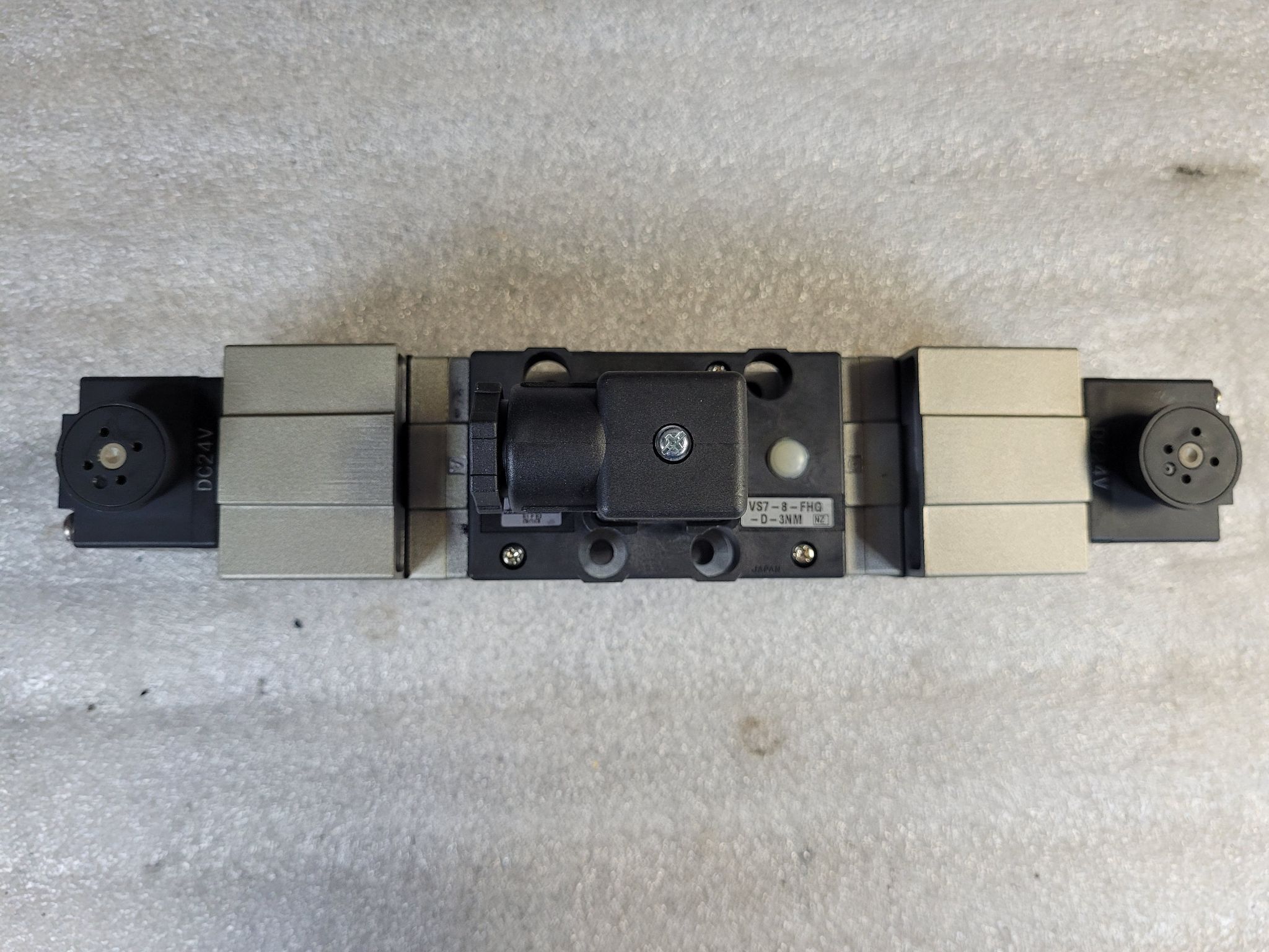 SMC VS7-8-FHG-D-3NM Solenoid Valve USED 2