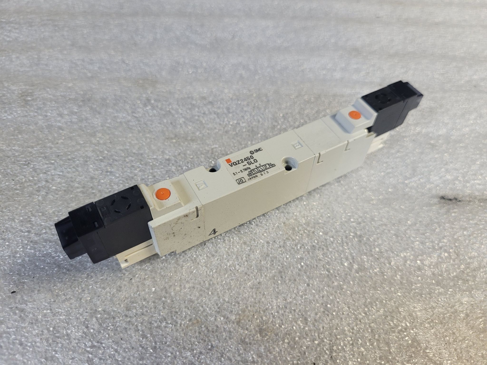SMC VQZ2450-5LO Solenoid Valve USED 0