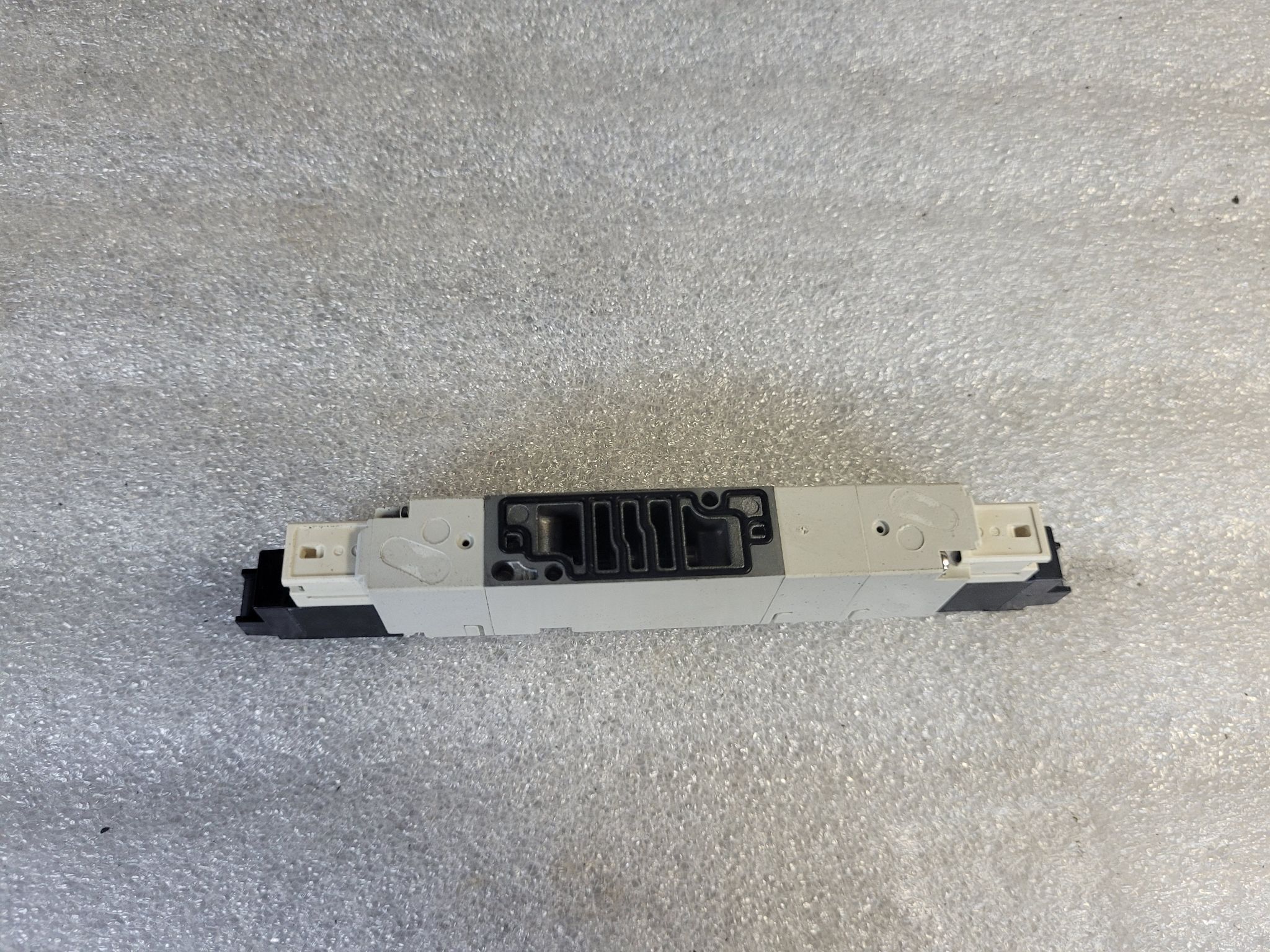 SMC VQZ2450-5LO Solenoid Valve USED 1