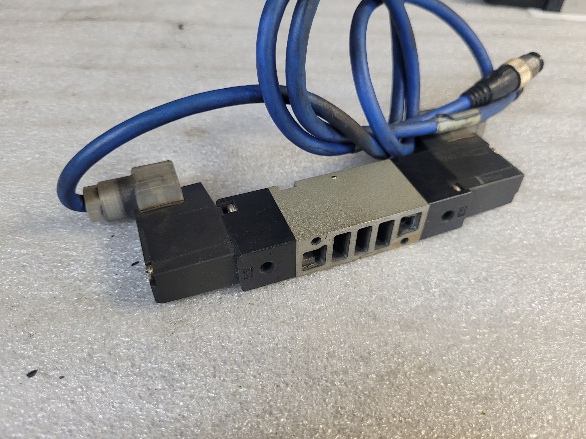 SMC VZ5240-5DZ-X186-NS Solenoid Valve USED 1