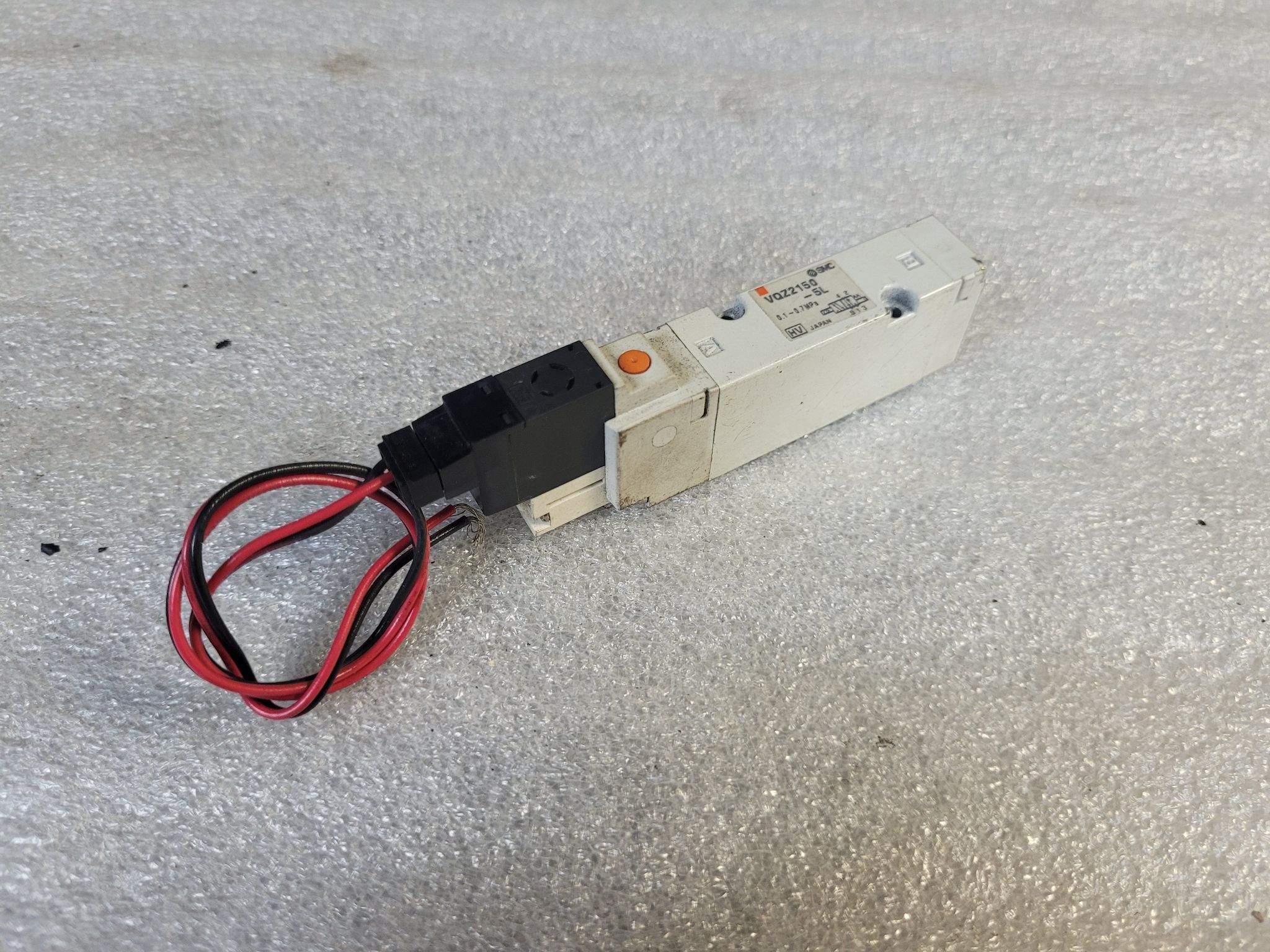 SMC VQZ2150-5L Solenoid Valve USED 0