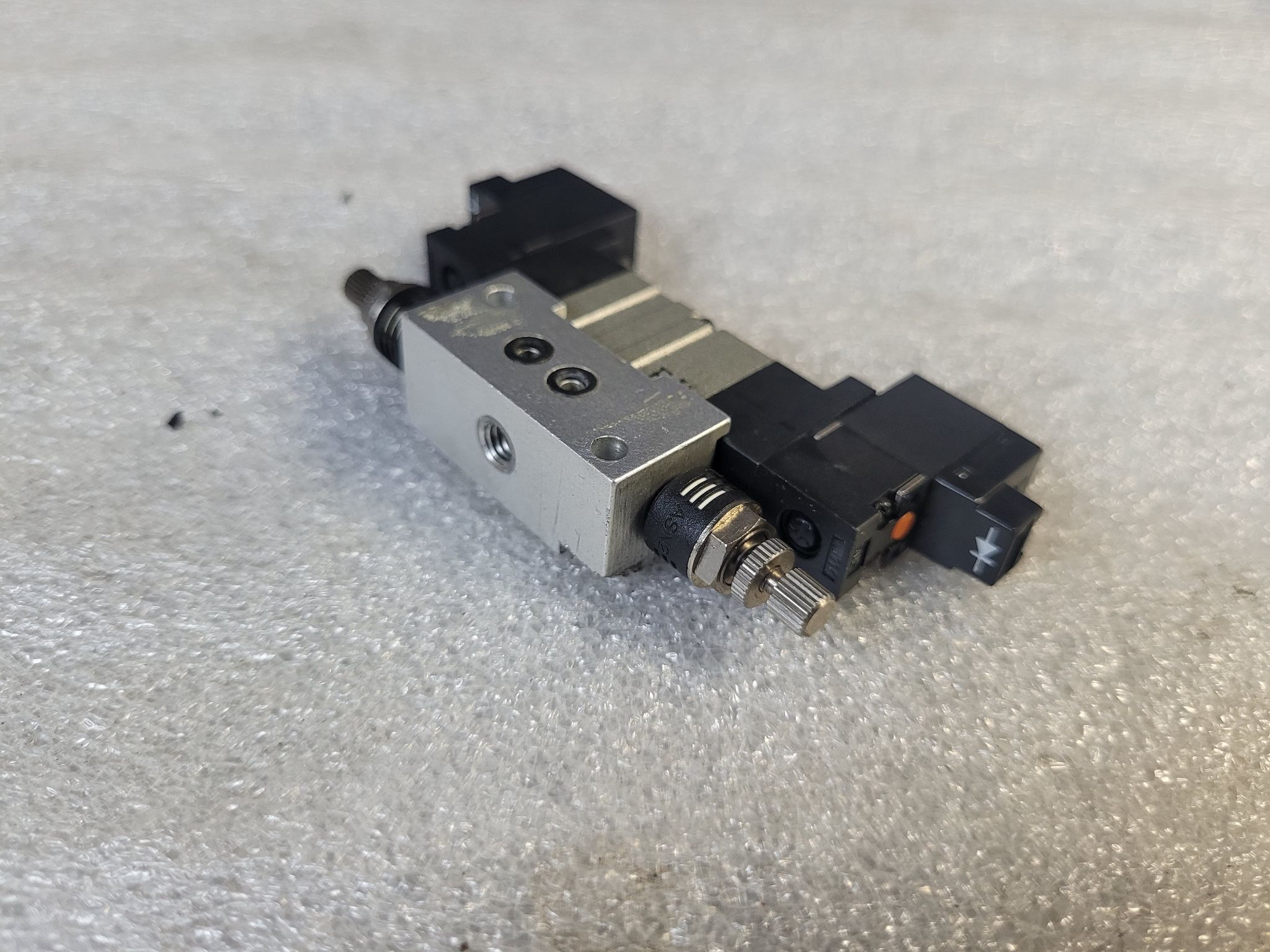 SMC VJ3240 Solenoid Valve USED 1
