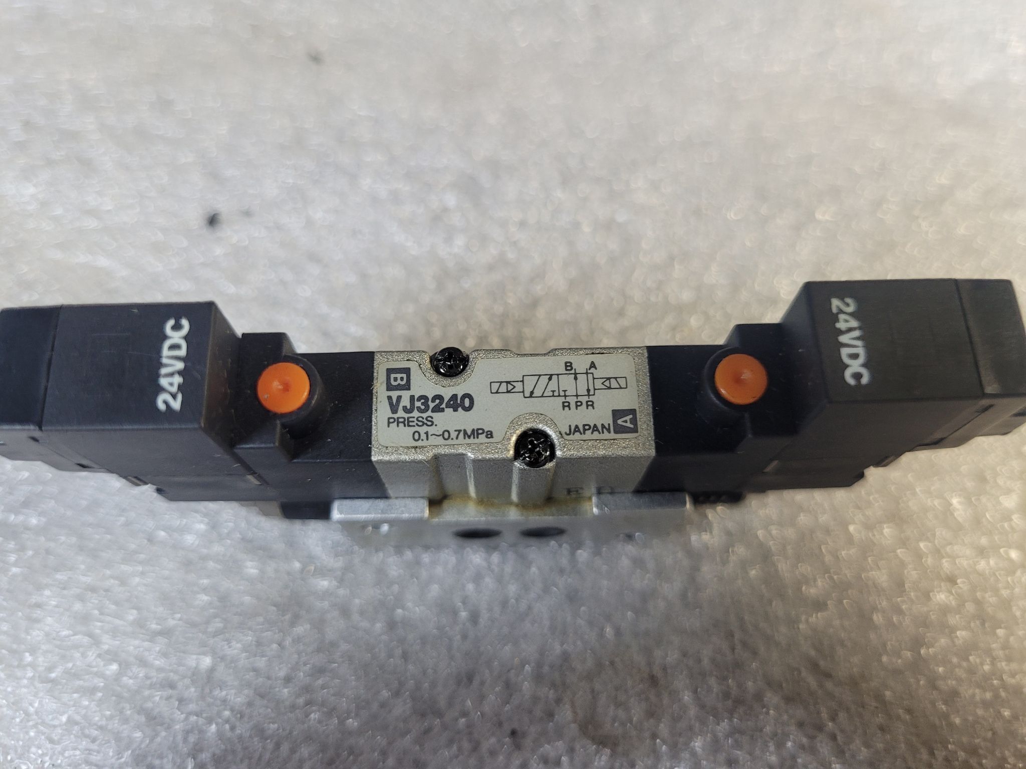 SMC VJ3240 Solenoid Valve USED 2