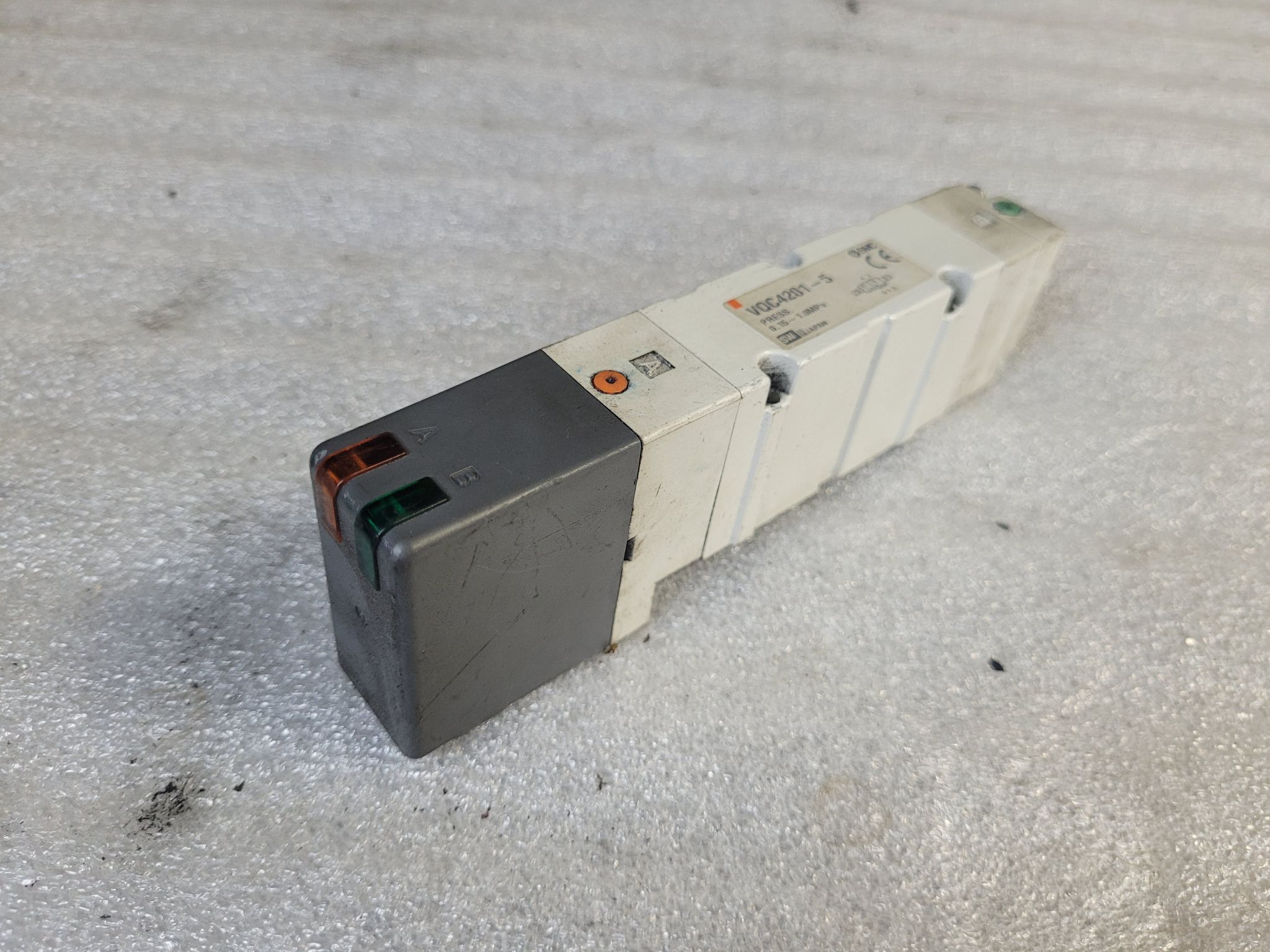 SMC VQC4101-5 Solenoid Valve USED 0