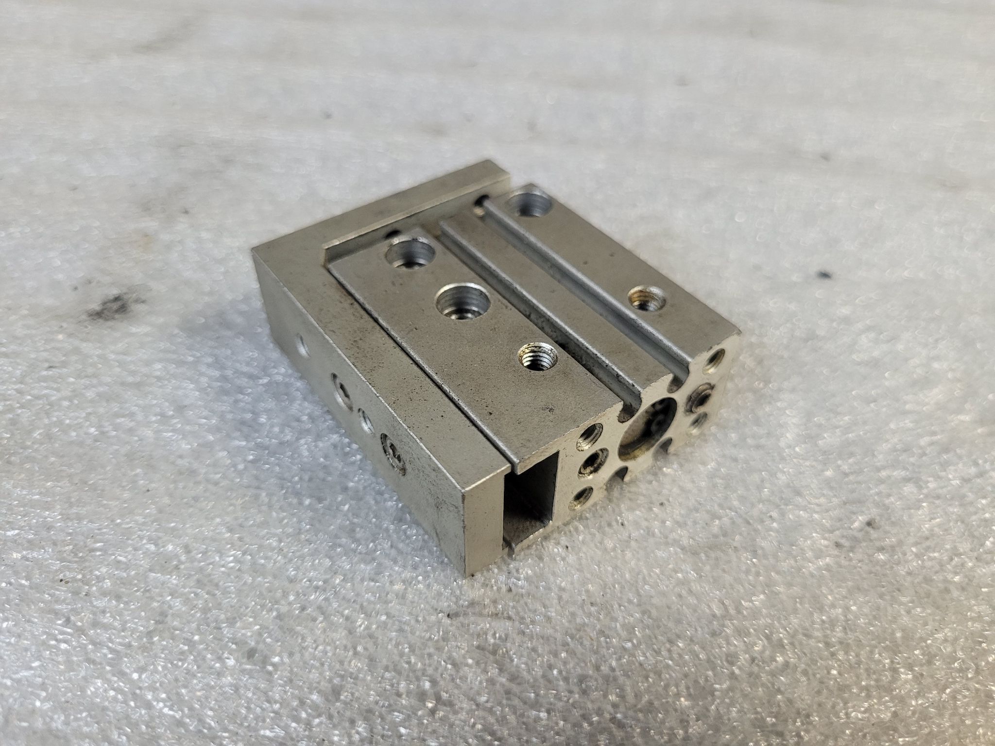 SMC MXU10-10 Compact Slide Table USED 1