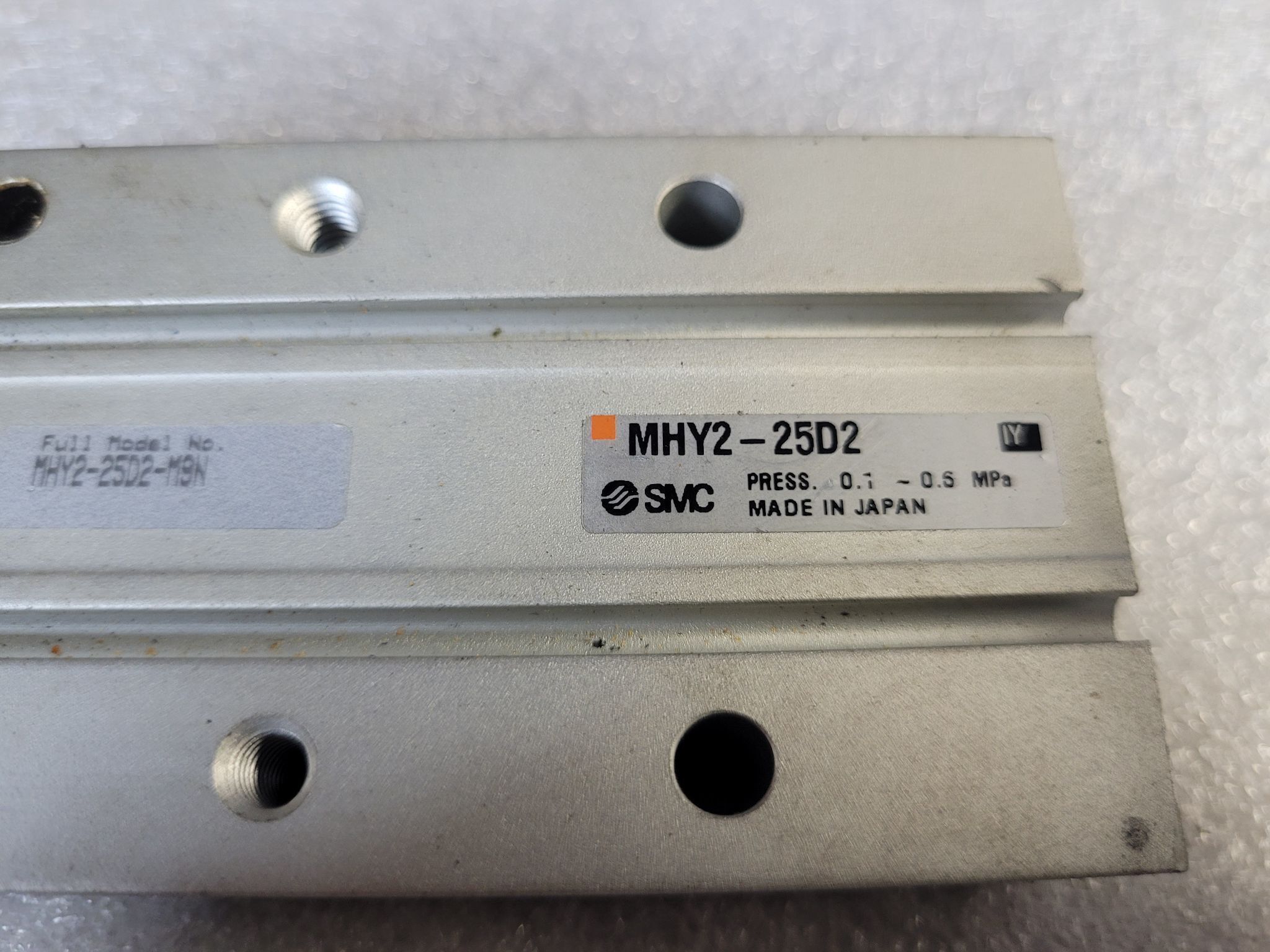 SMC MHY2-25D2-M9N Air Gripper USED 2