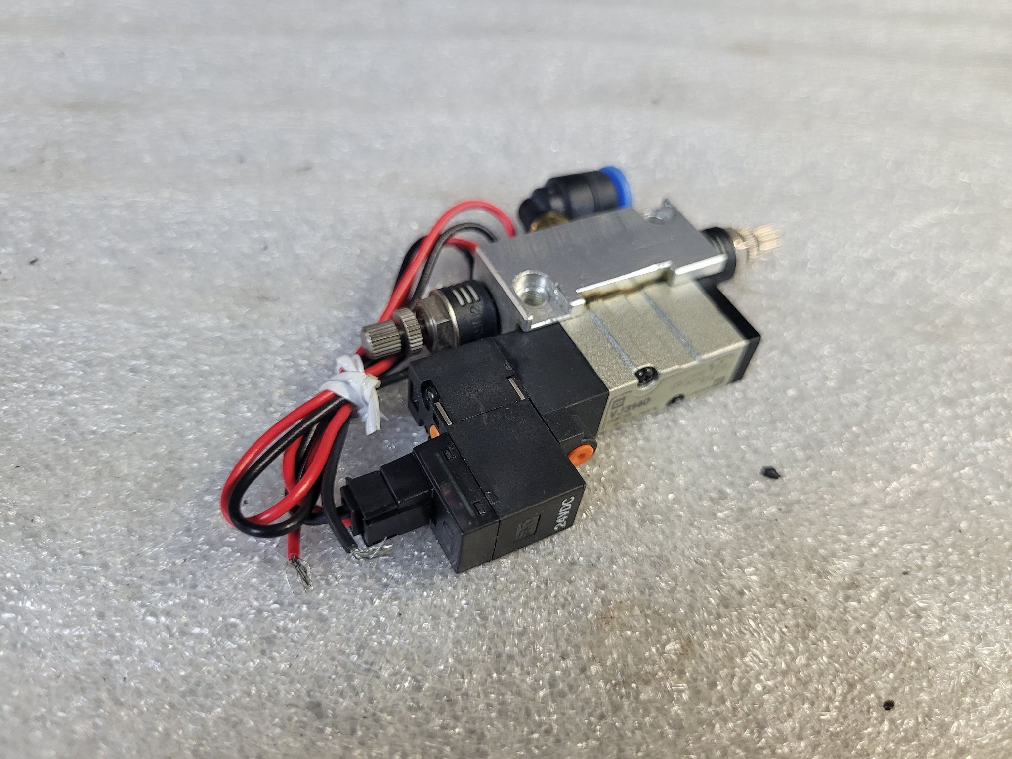SMC VJ3140 Solenoid Valve USED 0