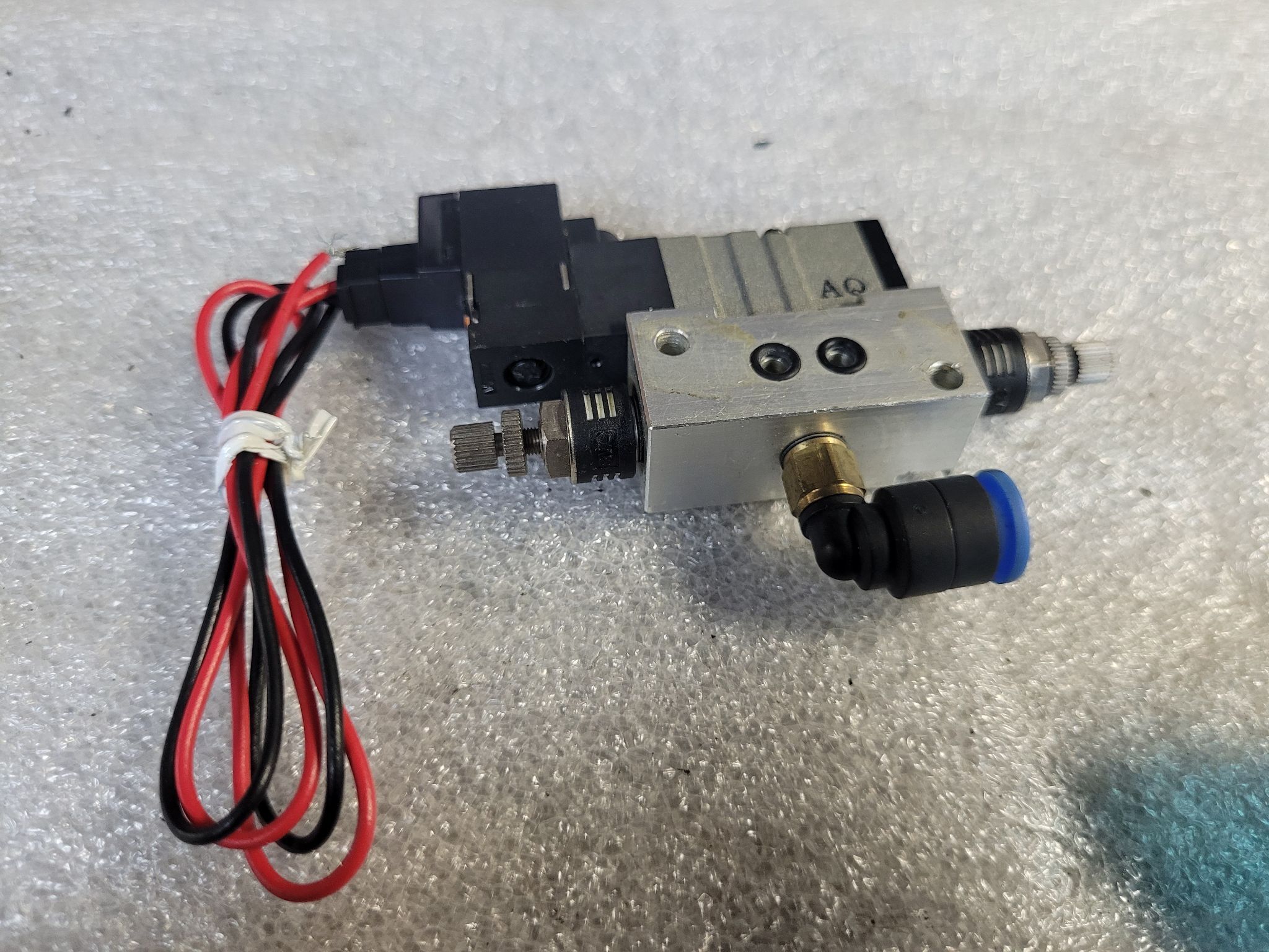 SMC VJ3140 Solenoid Valve USED 1
