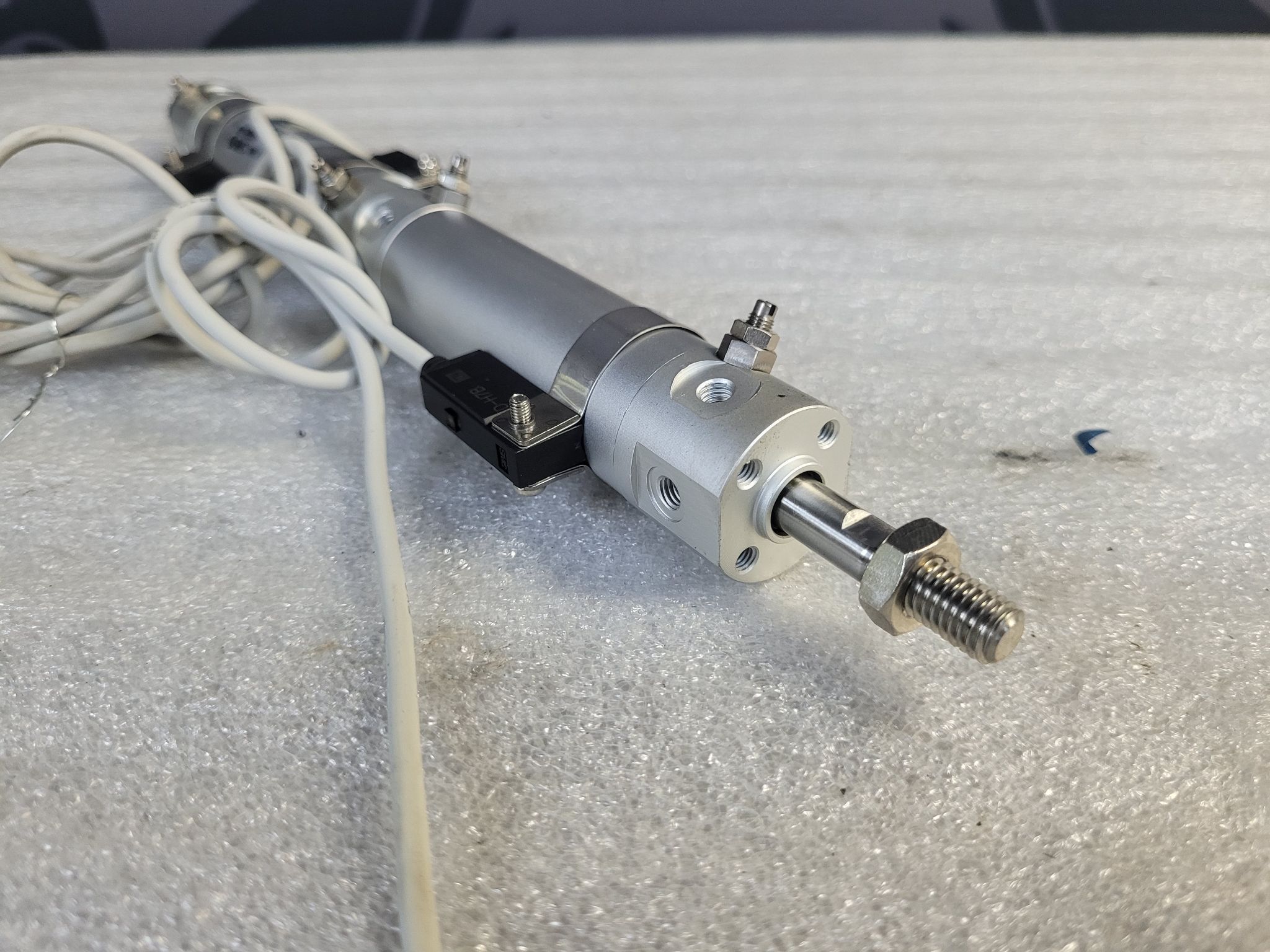 SMC CDG1BA20-4050-H7B3-XC10 Pneumatic Cylinder USED 2