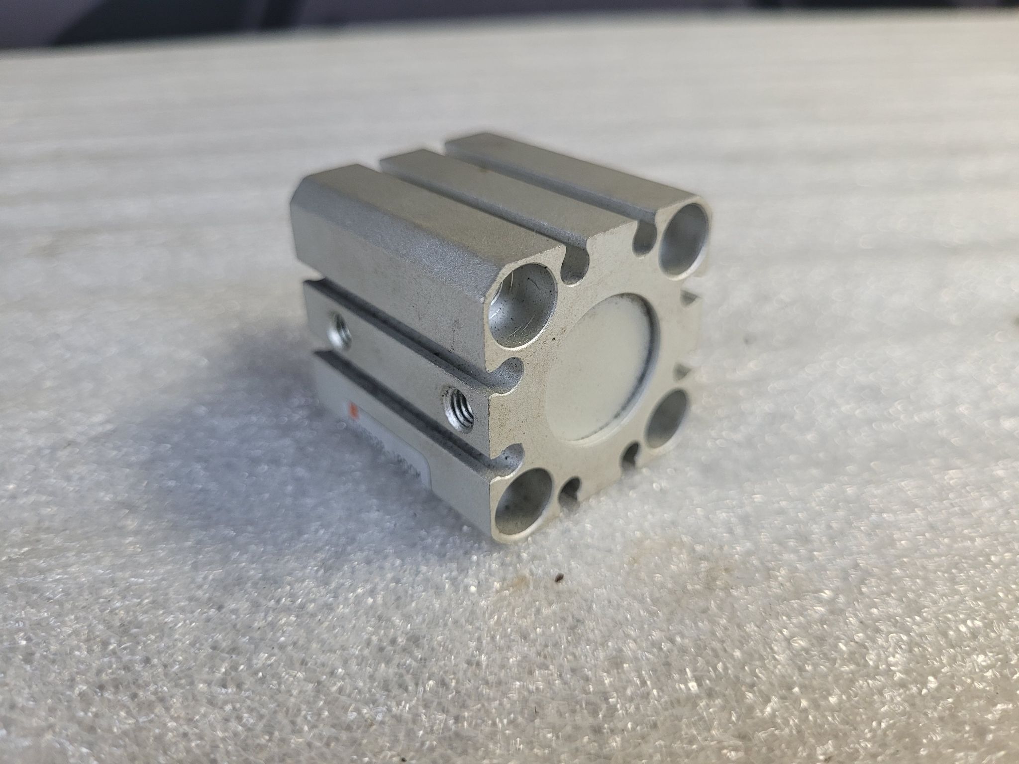 SMC CDQSB20-10DCM Compact Air Cylinder USED 2