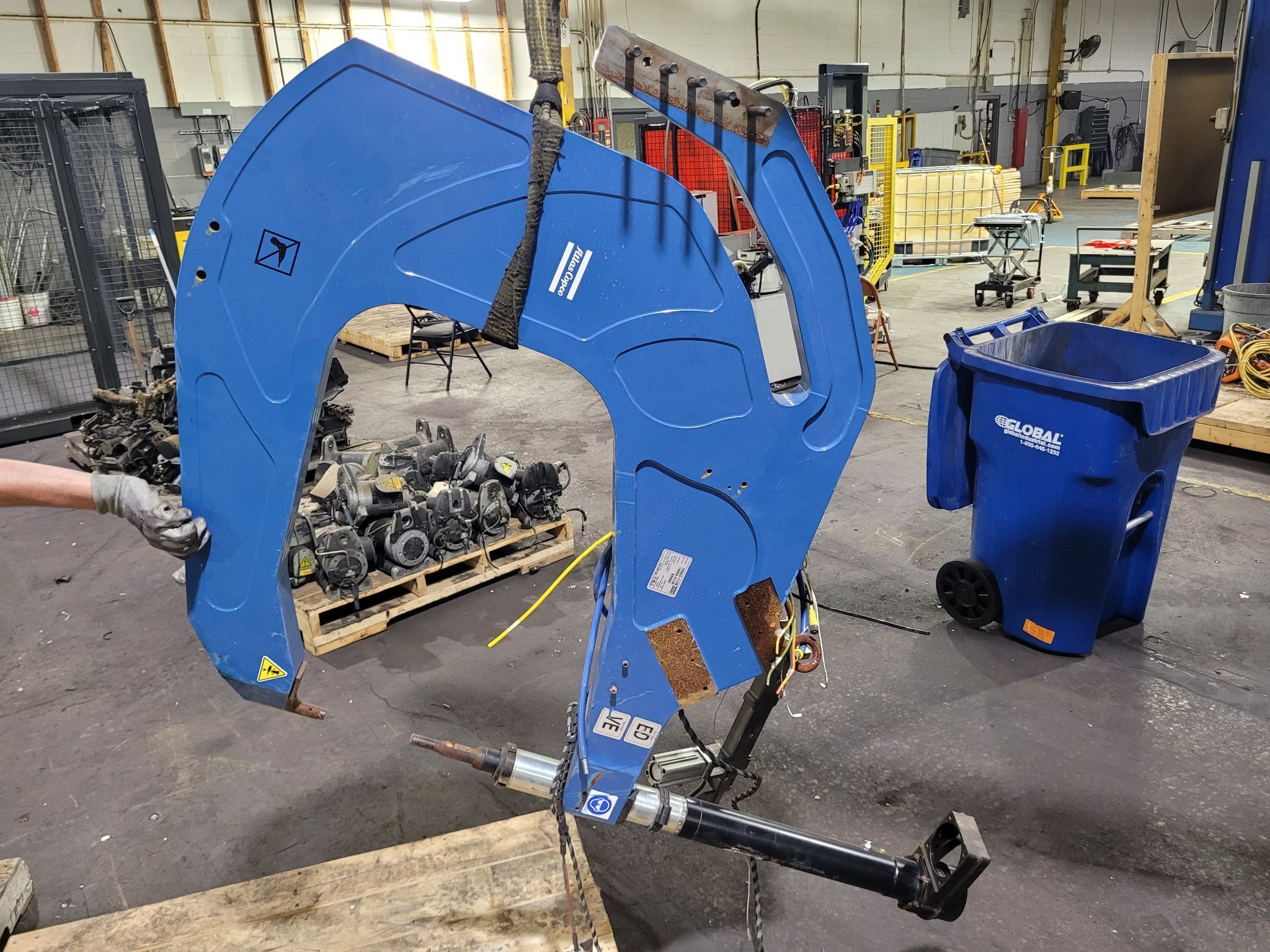 ATLAS COPCO HENROB 19865-1138 Self Piercing Riveter AS-IS 3