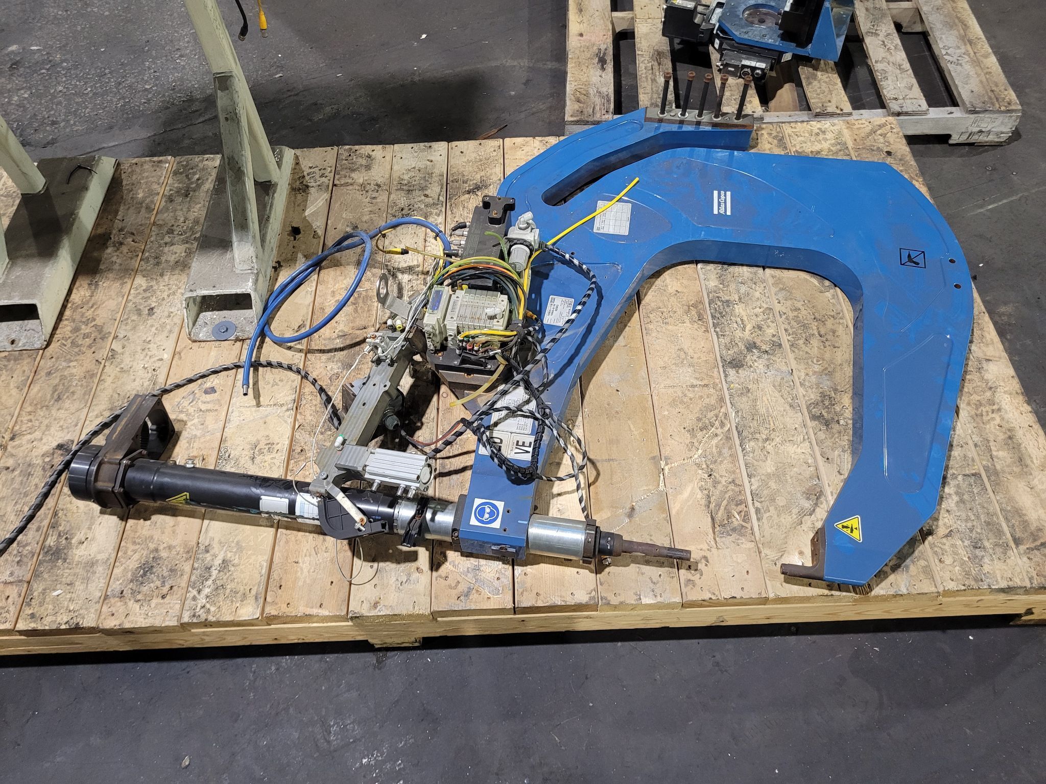ATLAS COPCO HENROB 19865-1138 Self Piercing Riveter AS-IS 1
