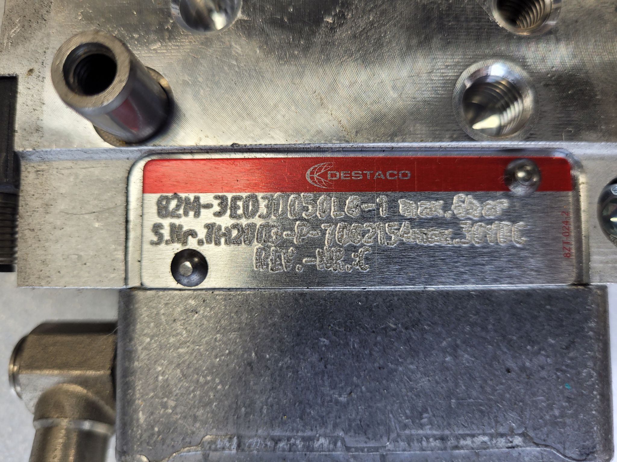 DESTACO 82-3E03005L8-1 Power Clamp USED 4