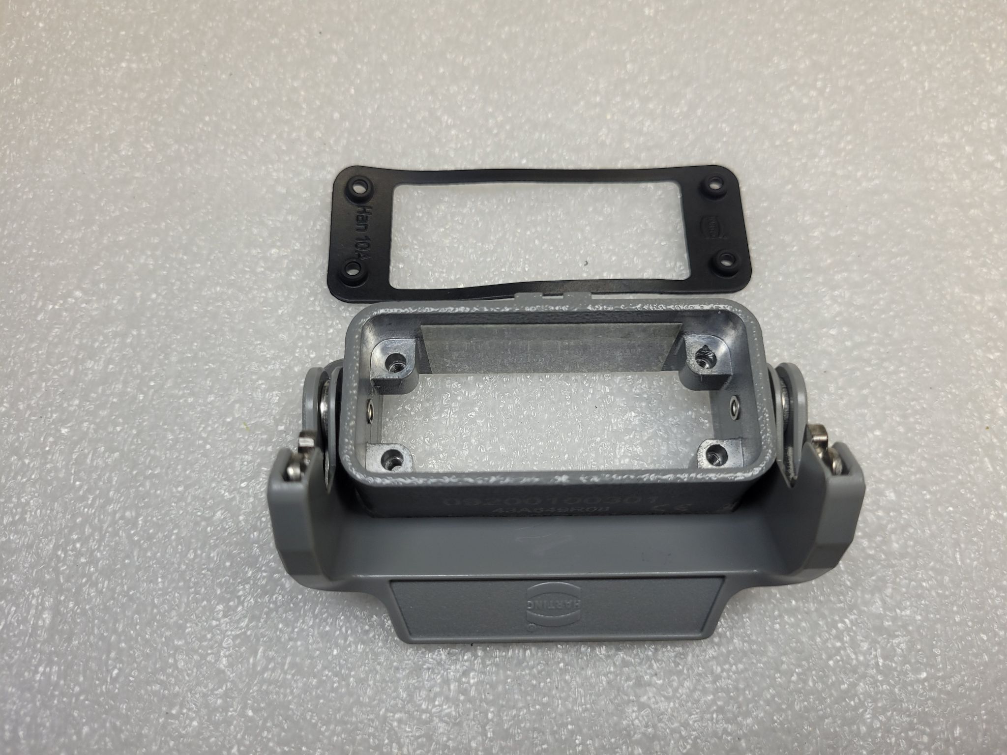 HARTING Han-10A-agg-LB Bulkhead Mounted Housing Side Entry M32 NEW 1