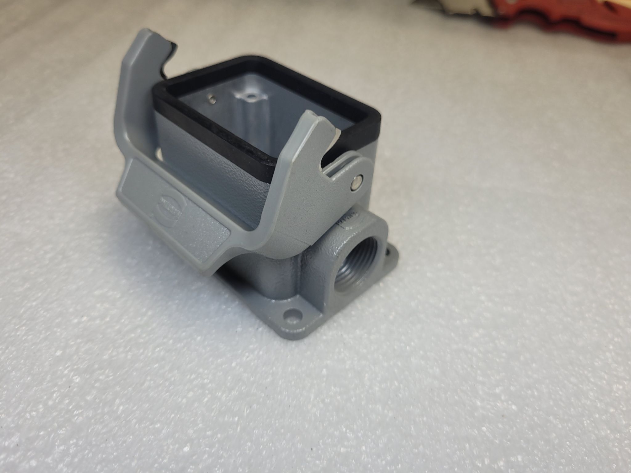 HARTING HAN-6B-ASG2-LB-M20 Surface Mount Connector Housing 6B IP65 NEW 1