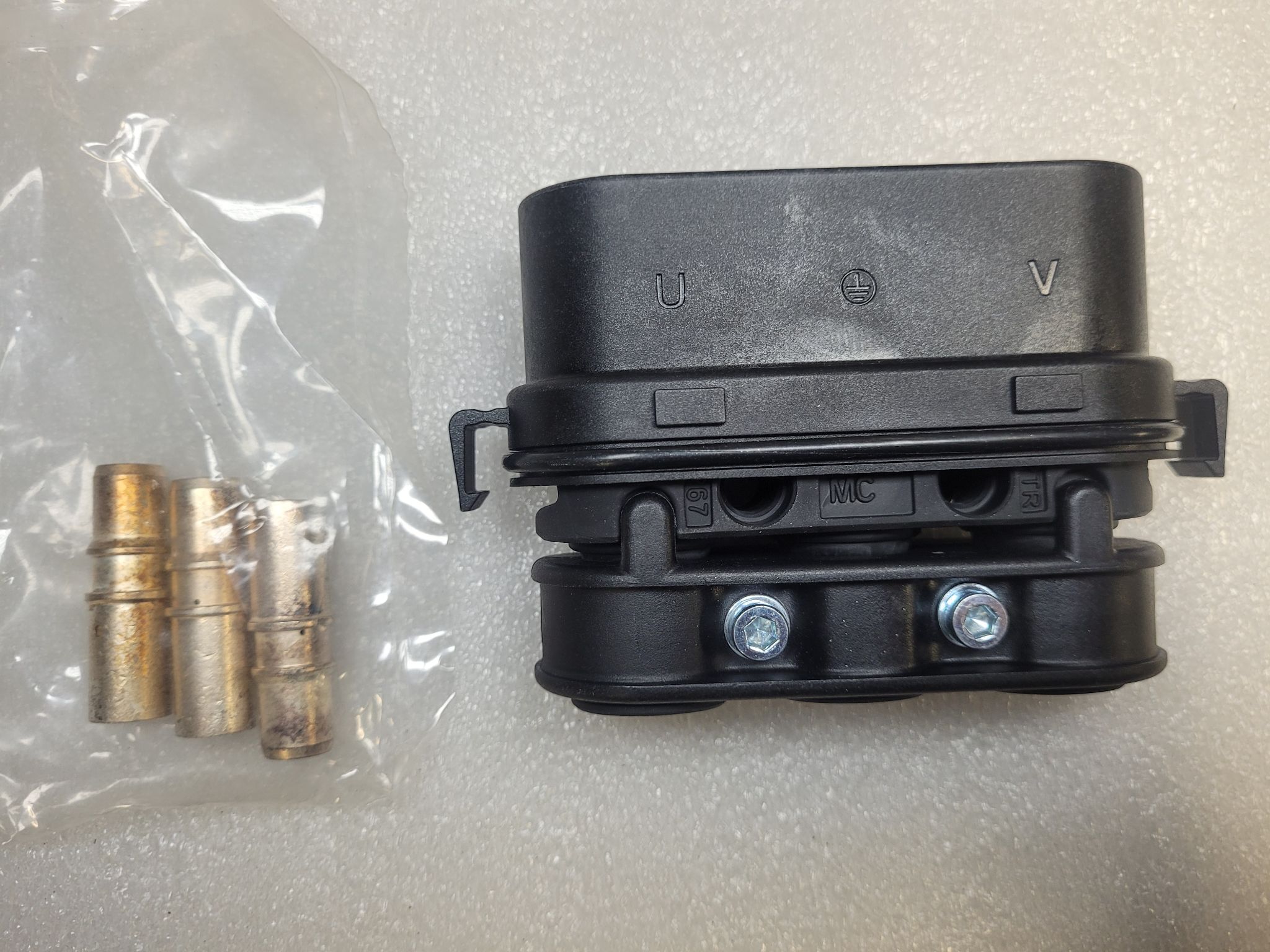 STAUBLI ROBIFIX-B35-FZEM Flange Mount Socket Connector w/ Strain Relief NEW 1