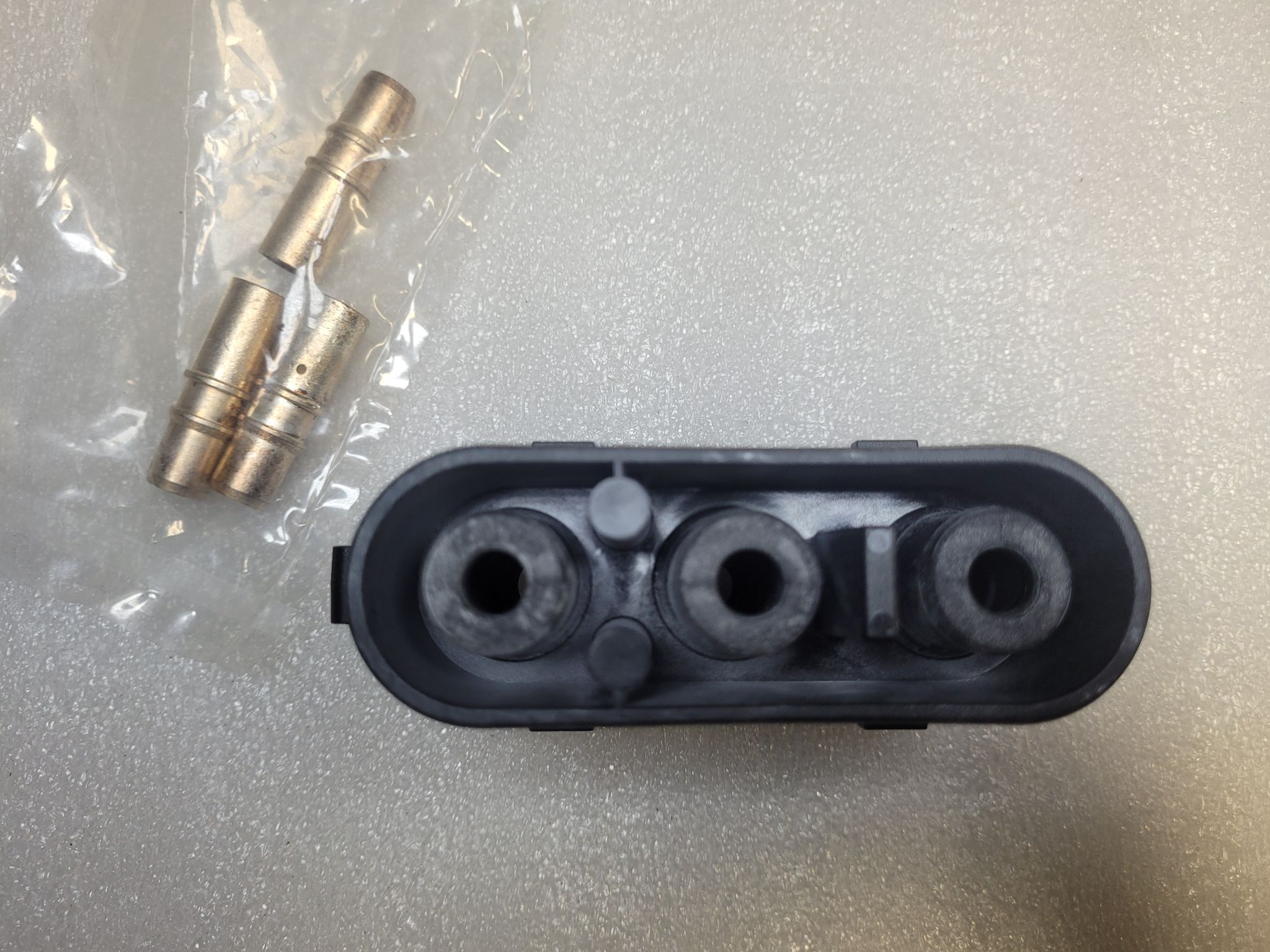 STAUBLI ROBIFIX-B35-FZEM Flange Mount Socket Connector w/ Strain Relief NEW 6