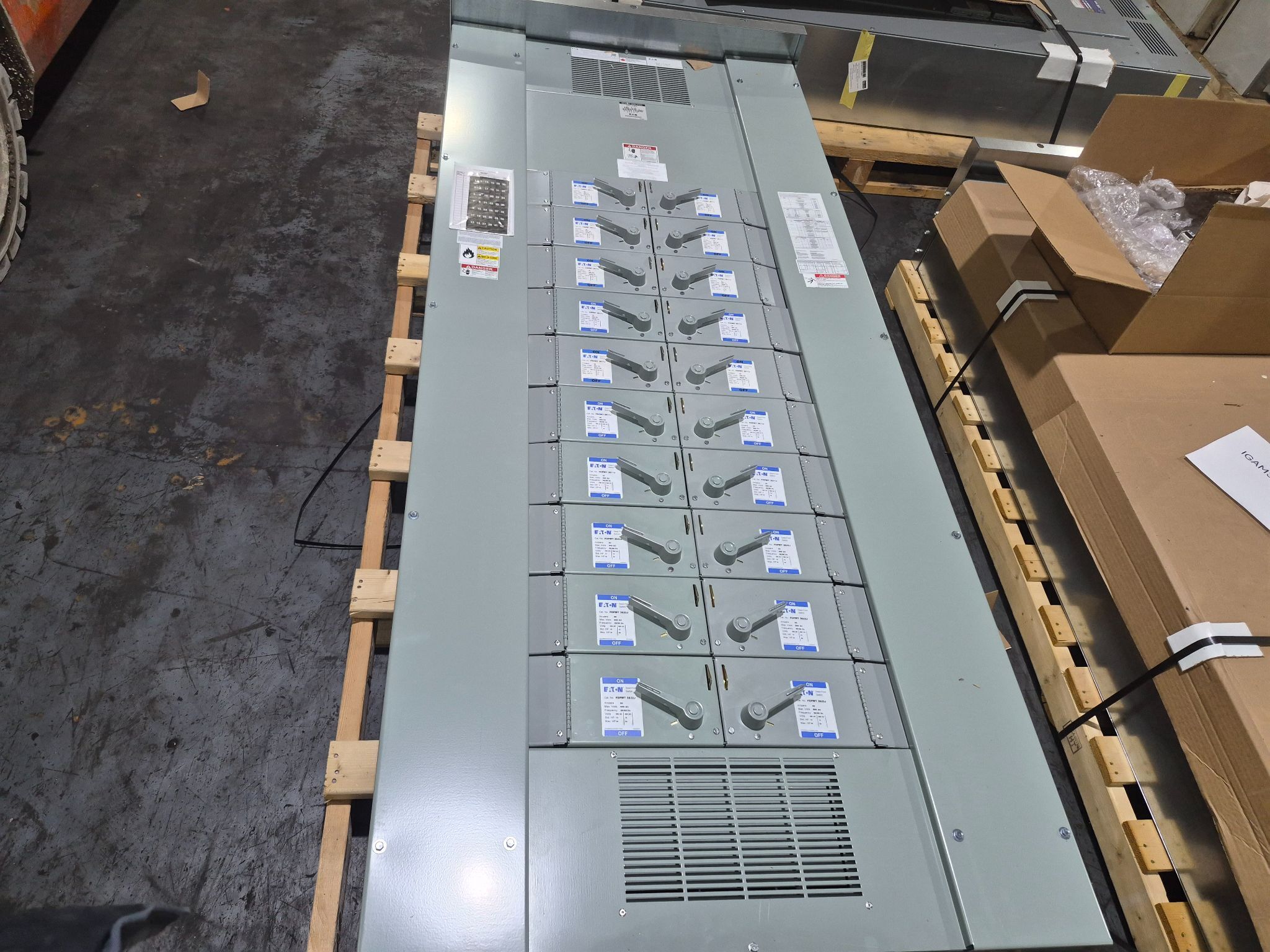 EATON 600A POW-R-LINE PRL4 480V Panelboard (6X60A - 14X30A) NEW 0