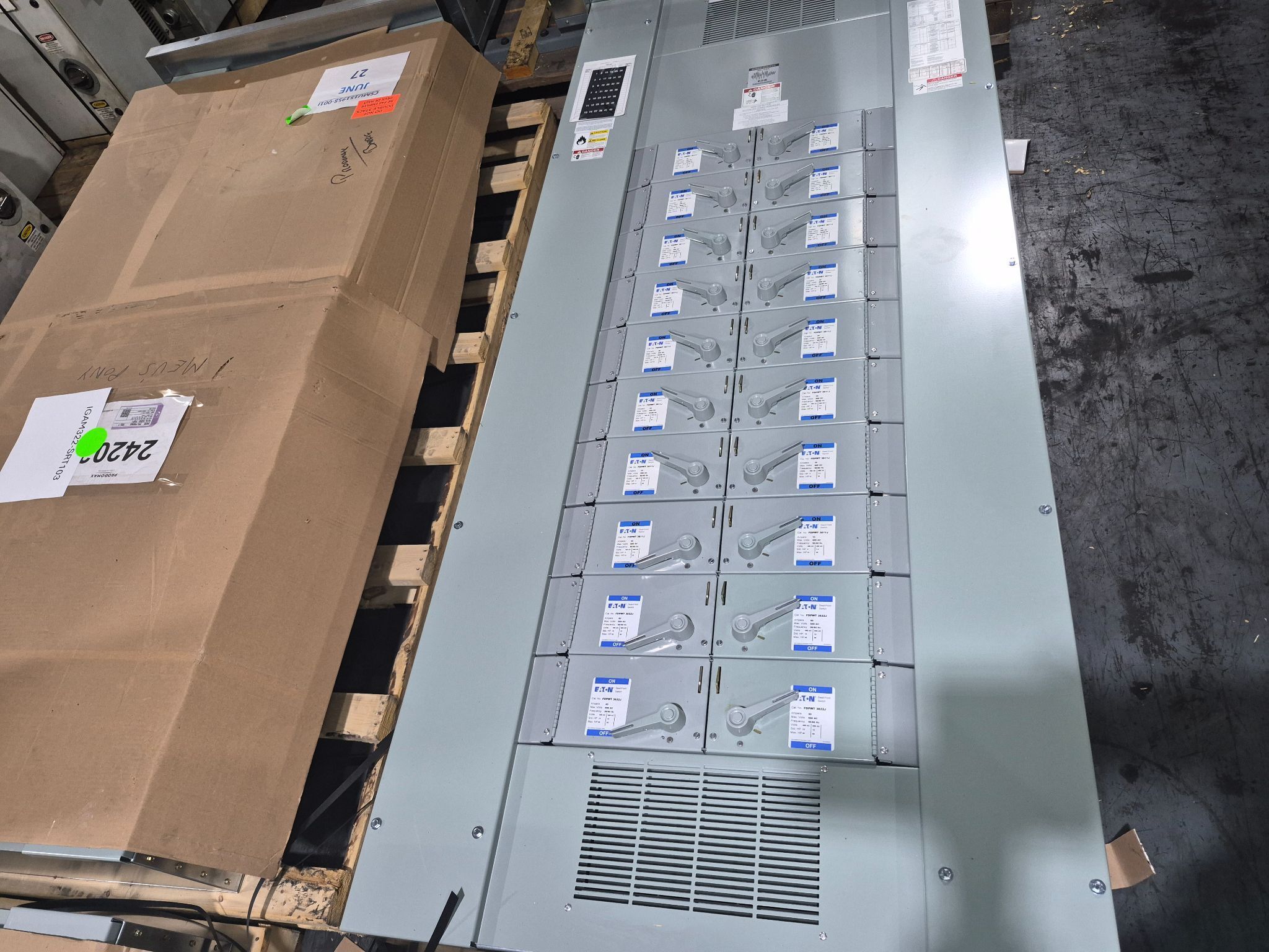 EATON 600A POW-R-LINE PRL4 480V Panelboard (16x30A - 4x60A) NEW 0