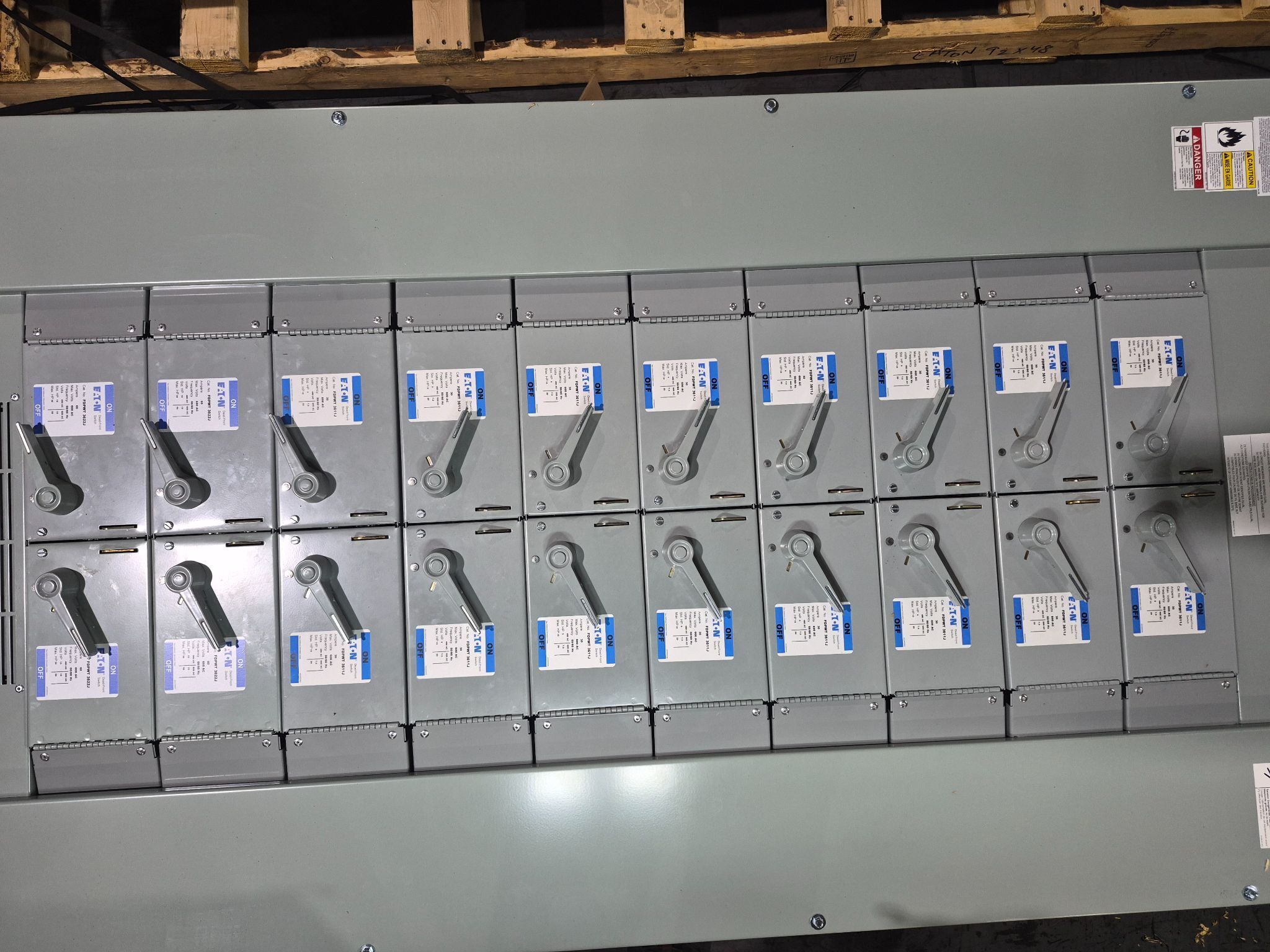 EATON 600A POW-R-LINE PRL4 480V Panelboard (16x30A - 4x60A) NEW 1