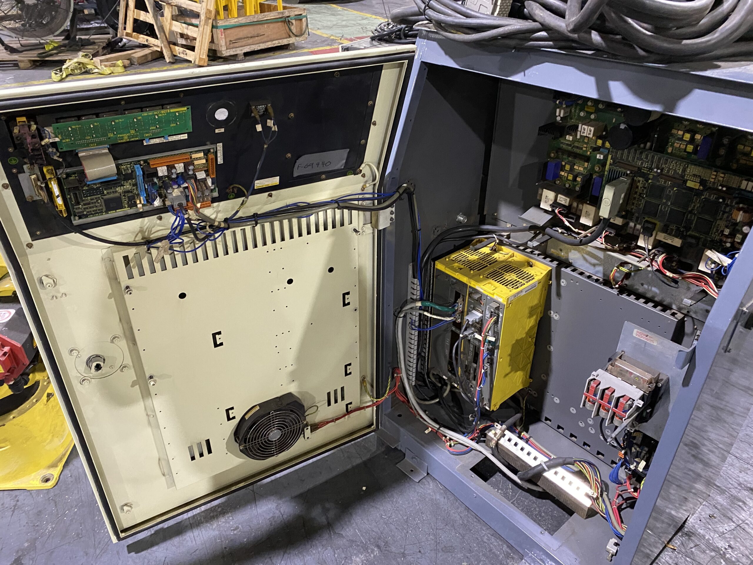 FANUC - ArcMate 100iB w/ R-J3iB Controls USED 5