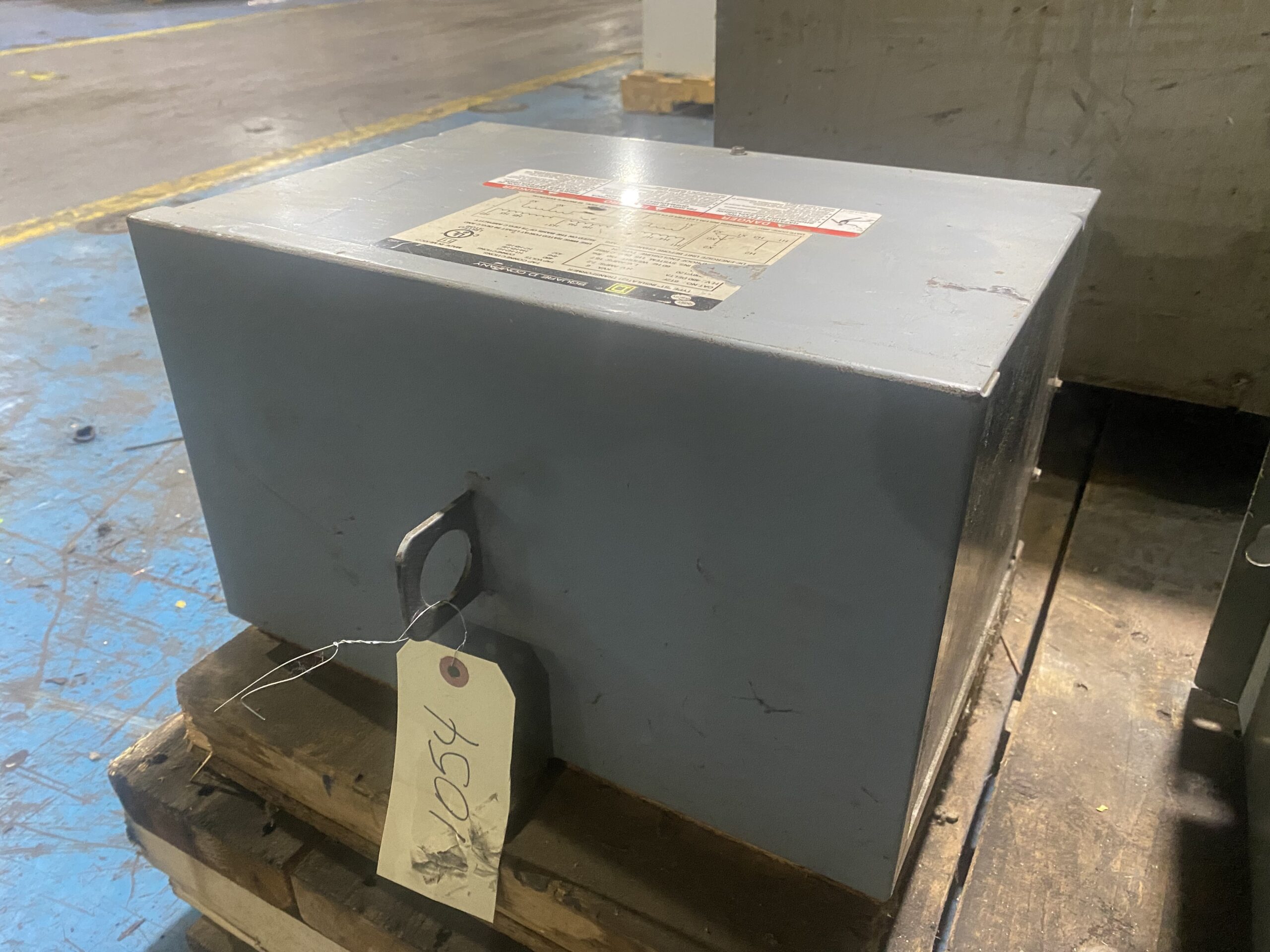 Square D - 6T2F Transformer 480 DELTA - 208Y/120V, 6kVA USED 2