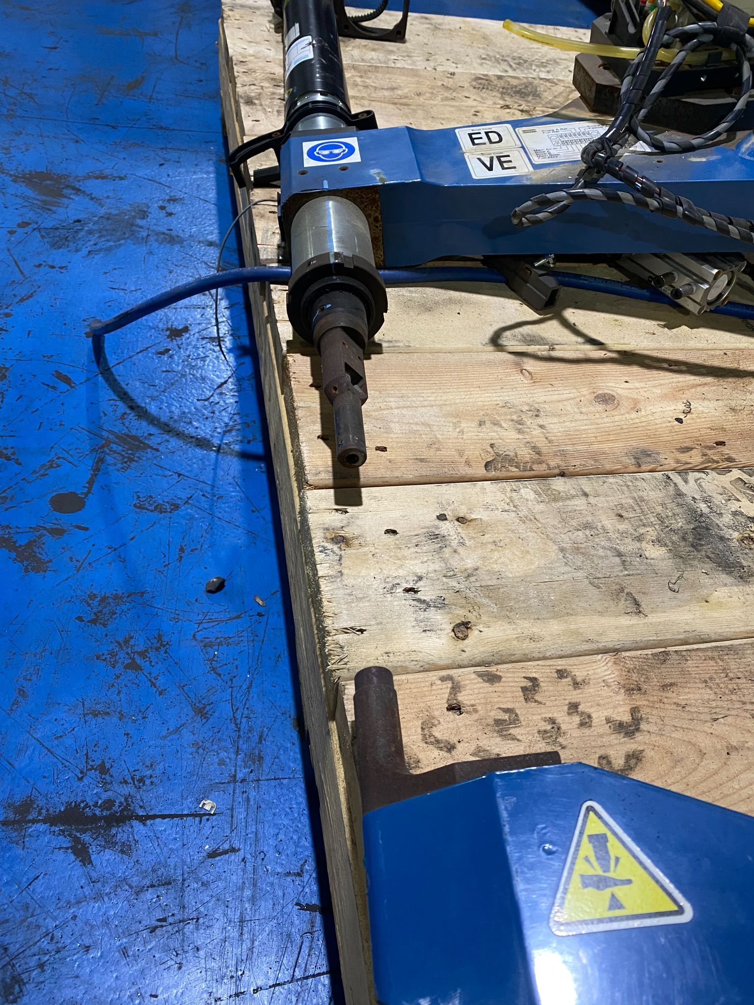 ATLAS COPCO HENROB 19865-1138 Self Piercing Riveter AS-IS 4