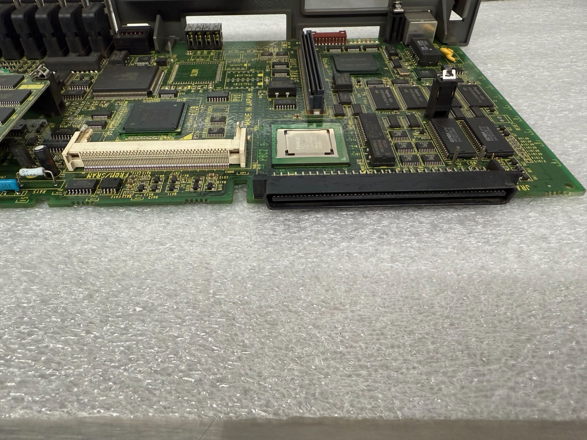 FANUC A16B-3200-0412/05A PCB - R-J3iB Main CPU USED 5