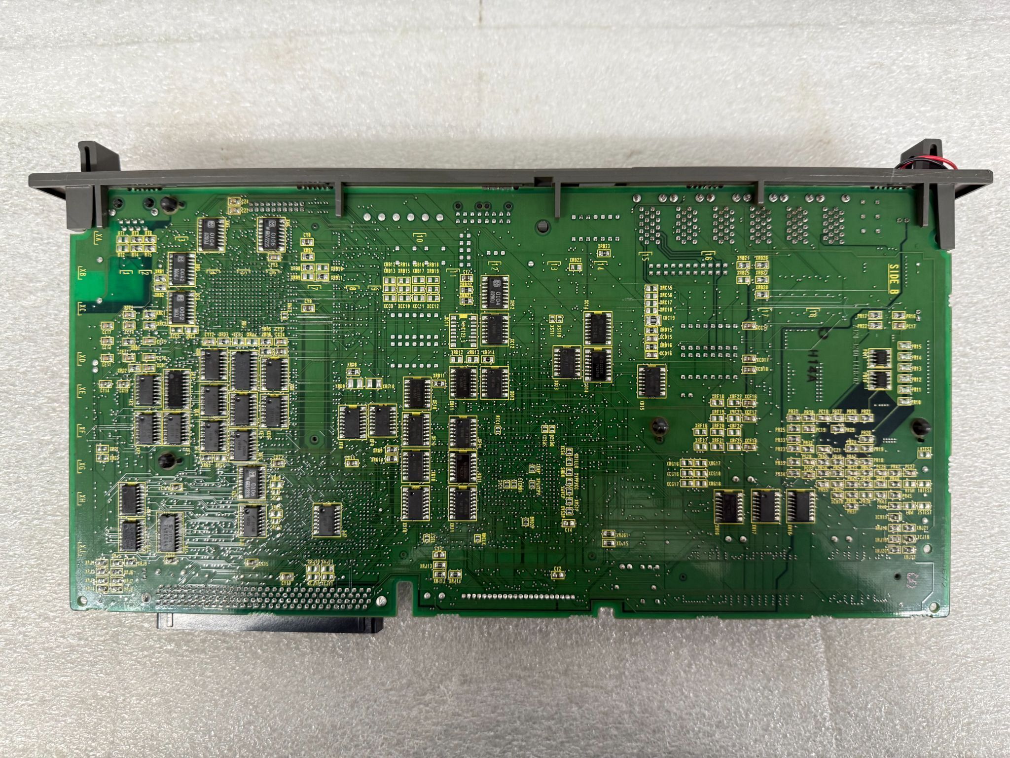 FANUC A16B-3200-0412 /01A PCB - R-J3iB Main CPU USED 5