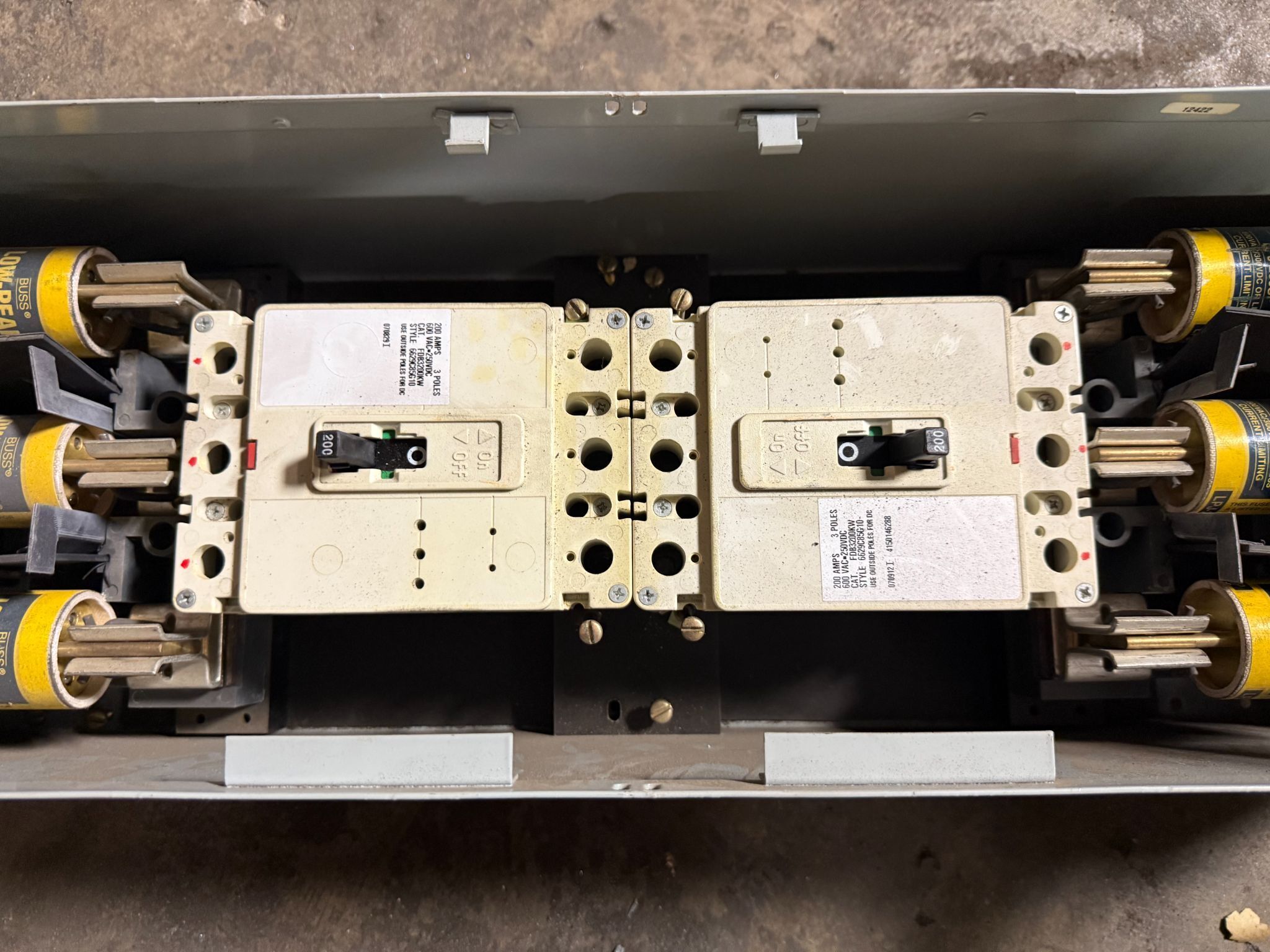 EATON Twin Unit FDPBT 3644J 200A, 600V Panel Board Switch USED 4