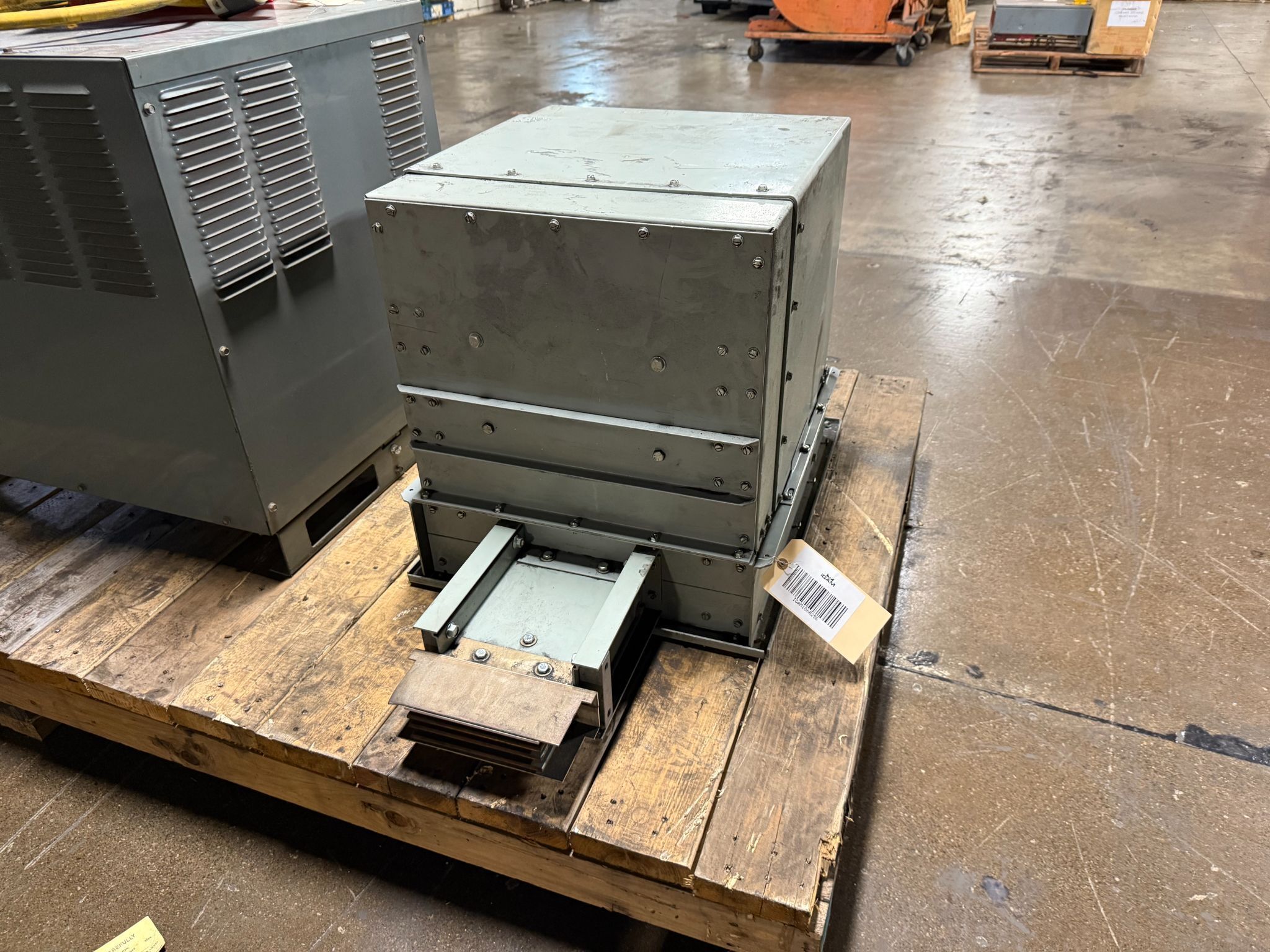 GE 1600A Spectra Series Copper Expansion Joint 600V, 3PH, 3G, INDR USED 1
