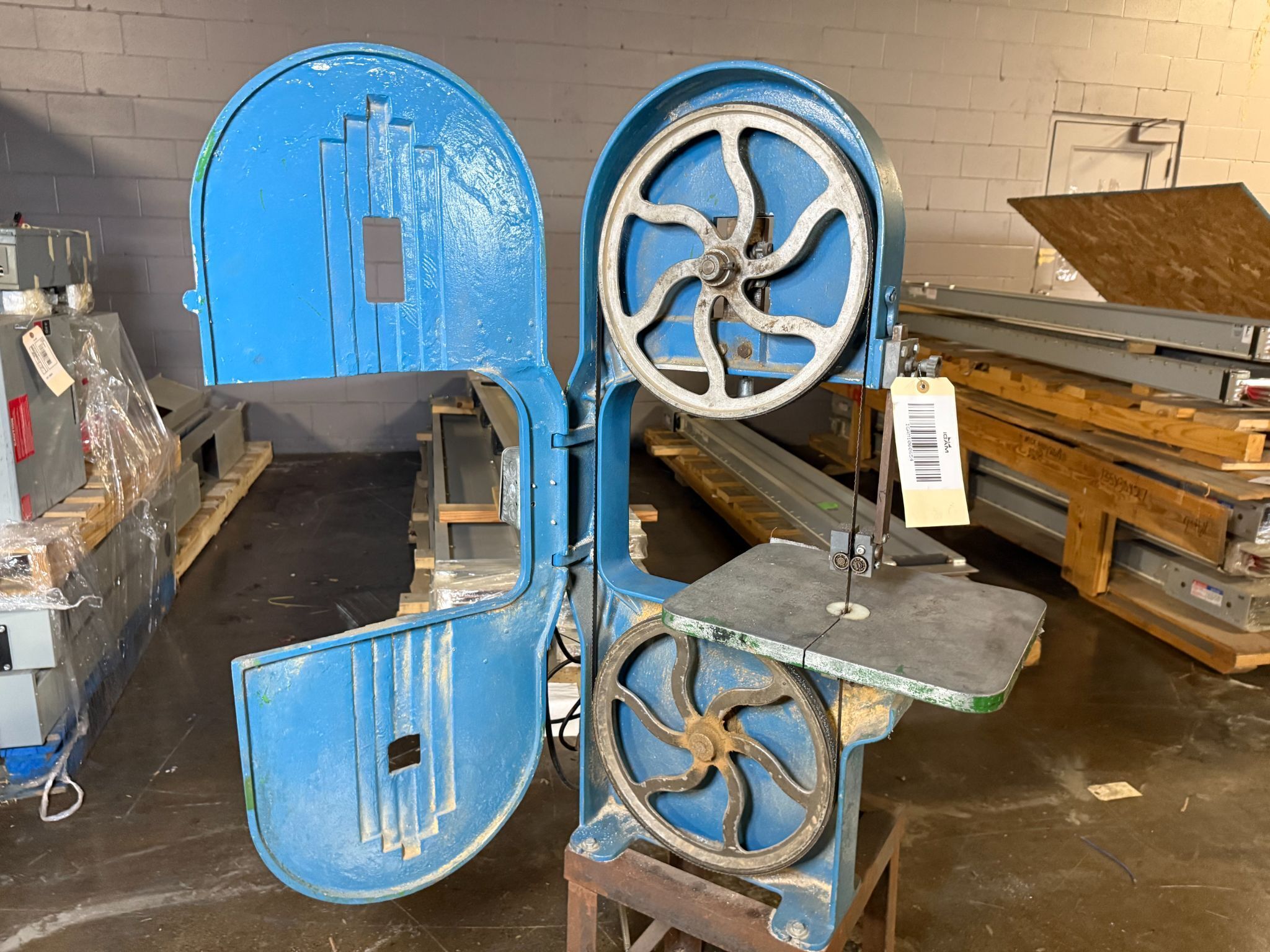 Woodworking Vertical Bandsaw USED 3