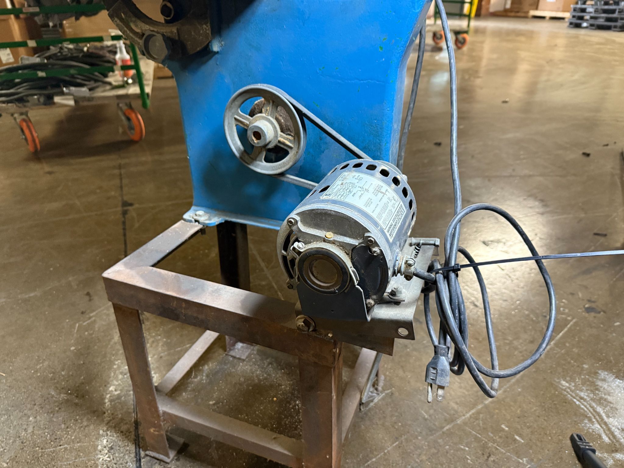 Woodworking Vertical Bandsaw USED 5