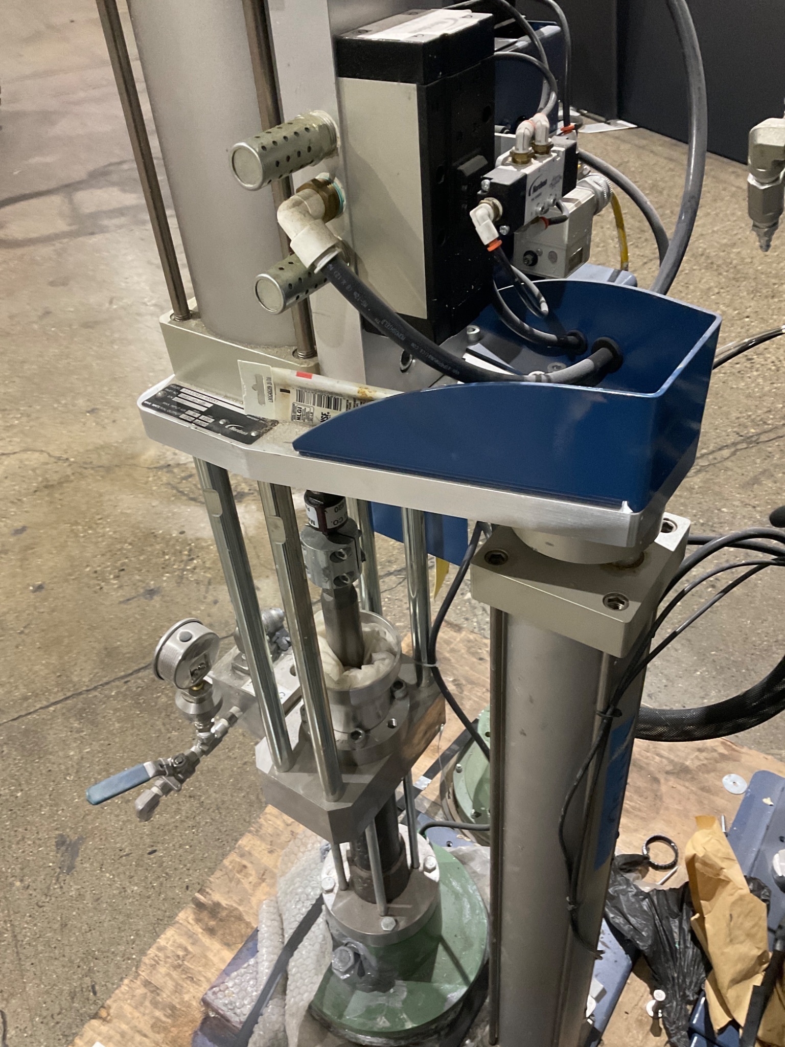 NORDSON RHINO TWIN POST INDUSTRIAL DISPENSING SYSTEM; USED 4