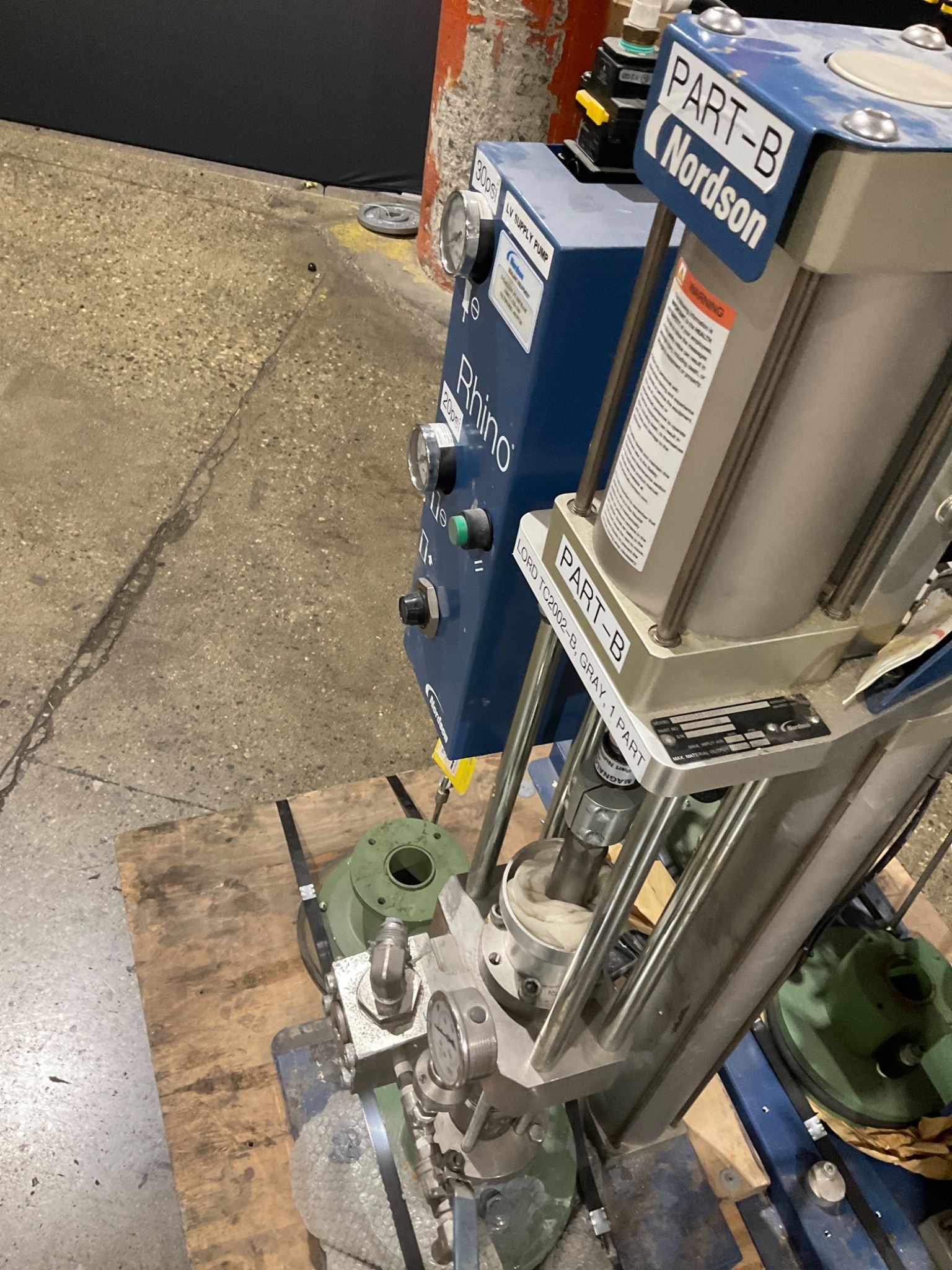 NORDSON RHINO TWIN POST INDUSTRIAL DISPENSING SYSTEM; USED 6
