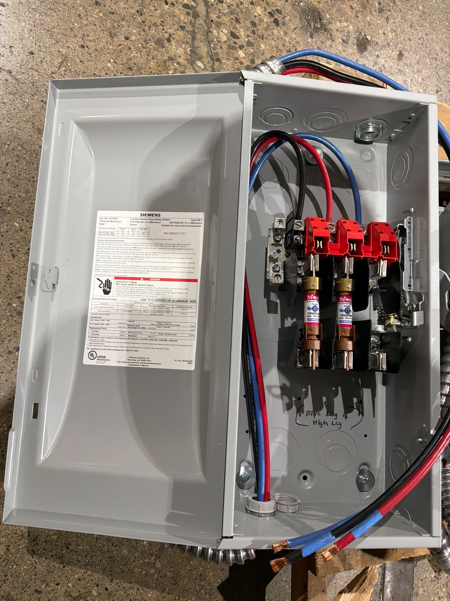 2023 SIEMENS SN2020L1125 ENCLOSURE WITH TWO GF323N SAFETY SWITCHES; USED 2