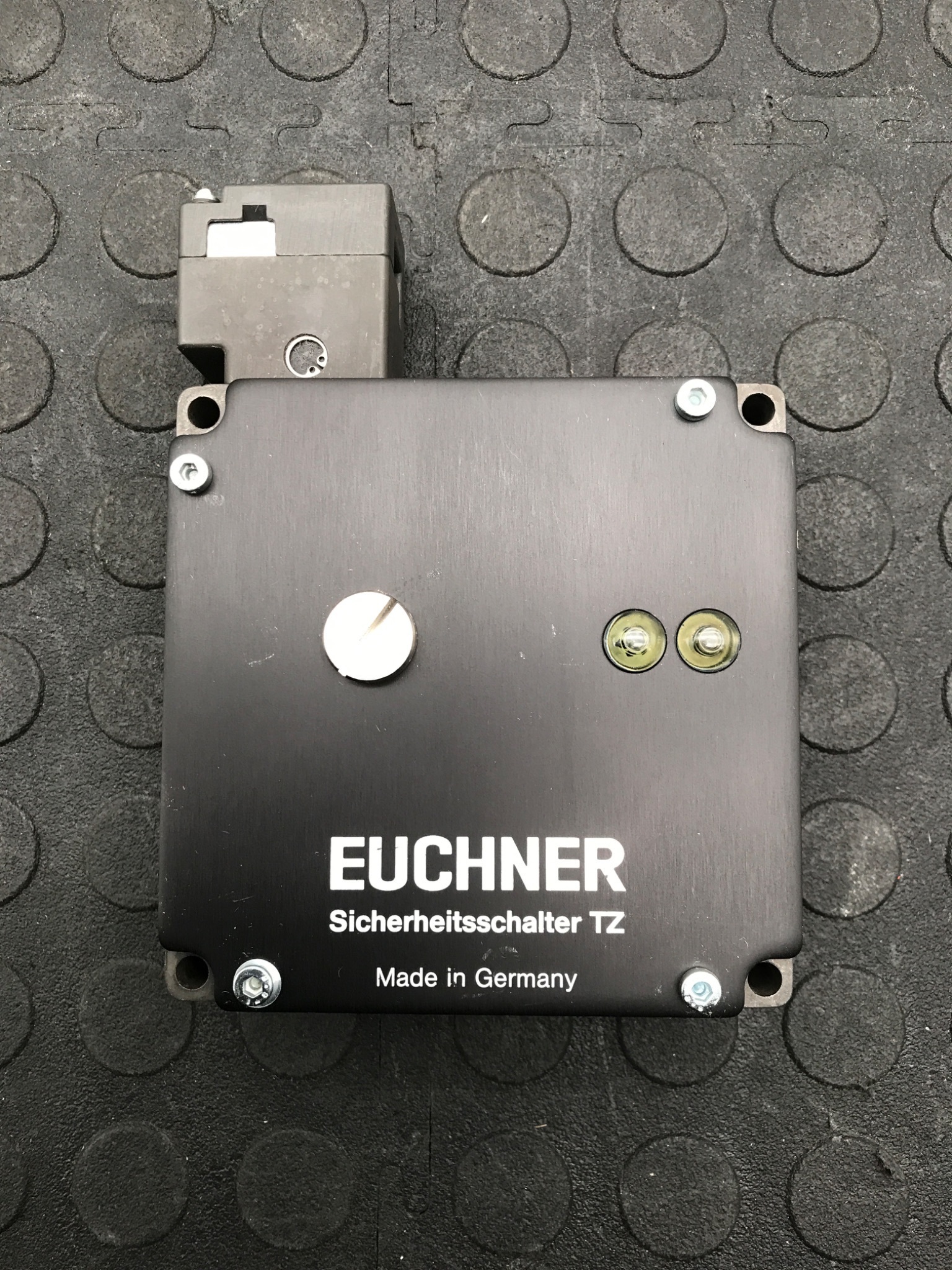 EUCHNER TZ1LC024PG Safety Interlock Switch NEW 2