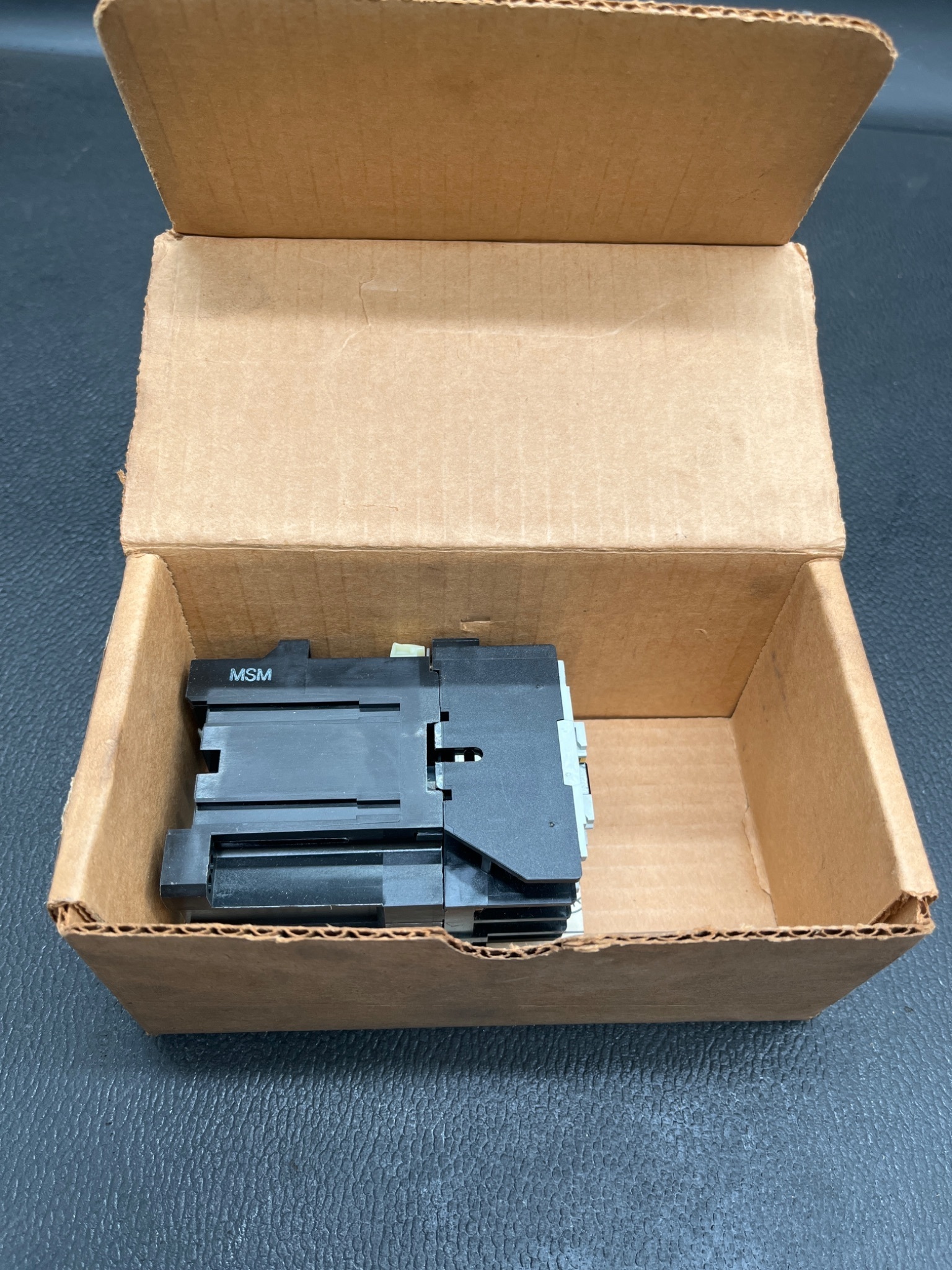 ALLEN BRADLEY 100‑A09NZ243 24V DC Contactor NEW 1