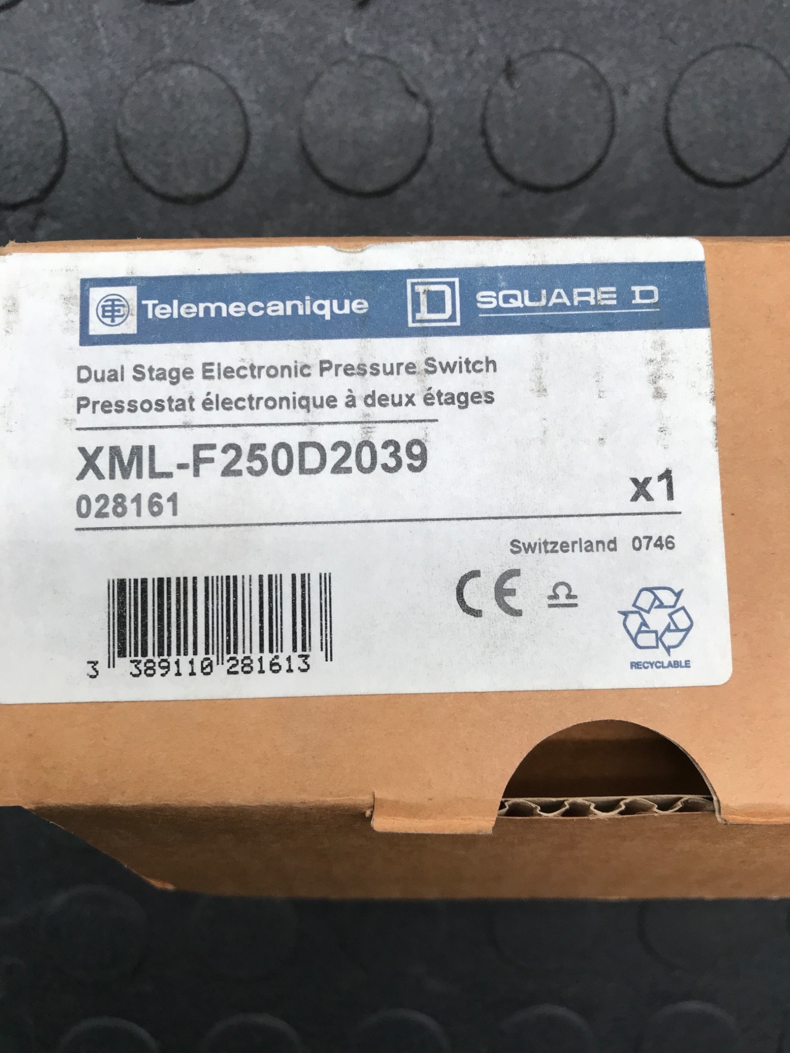 TELEMECANIQUE XML‑F250D2039 Dual‑Stage Electronic Pressure Switch NEW 0